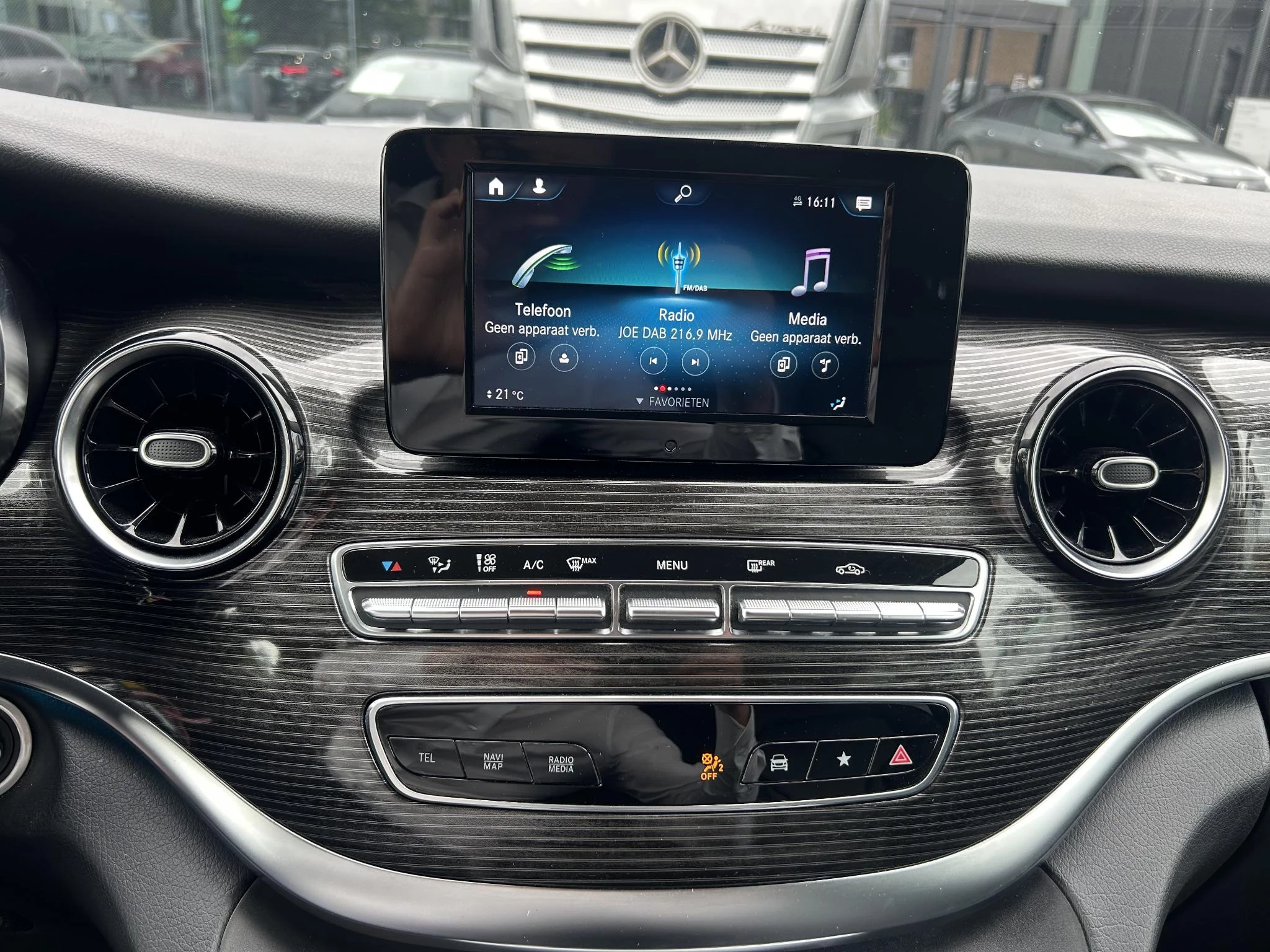 Mercedes-Benz-V-Klasse-image-11