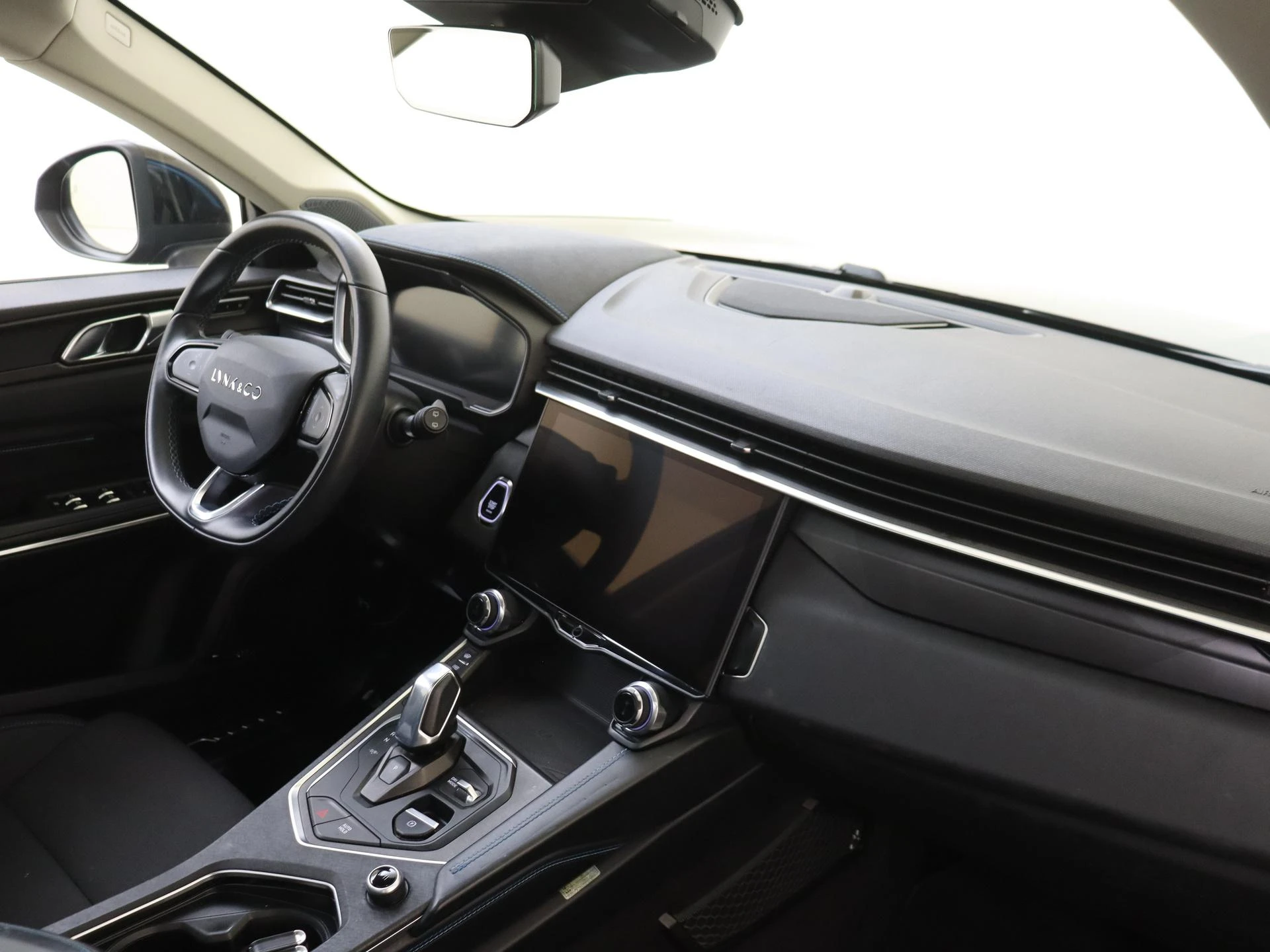 Lynk & Co-01-image-5