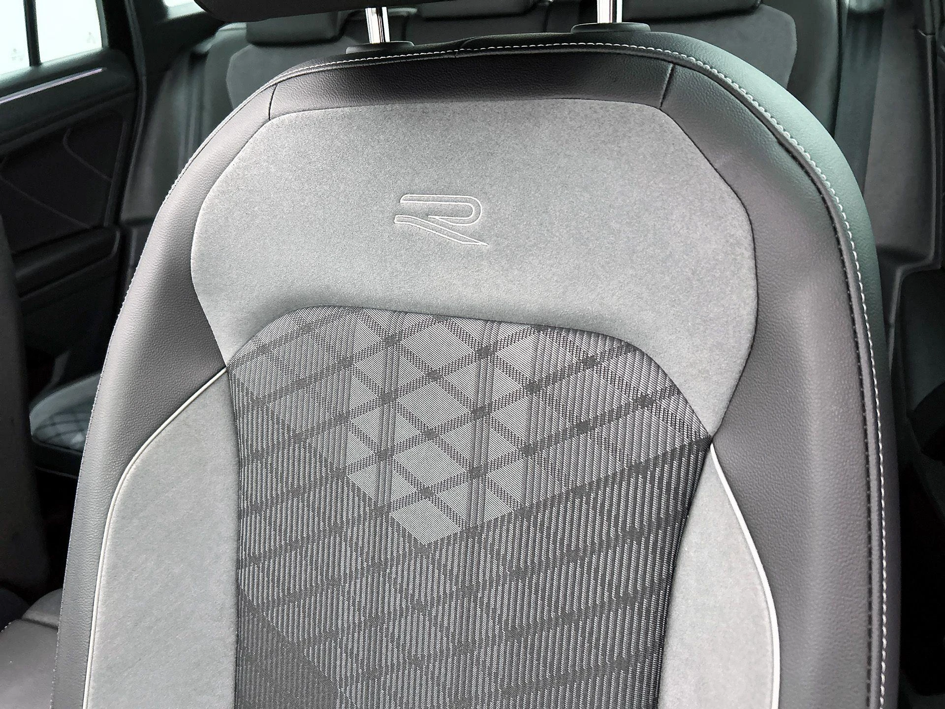 Volkswagen-Tiguan-image-22
