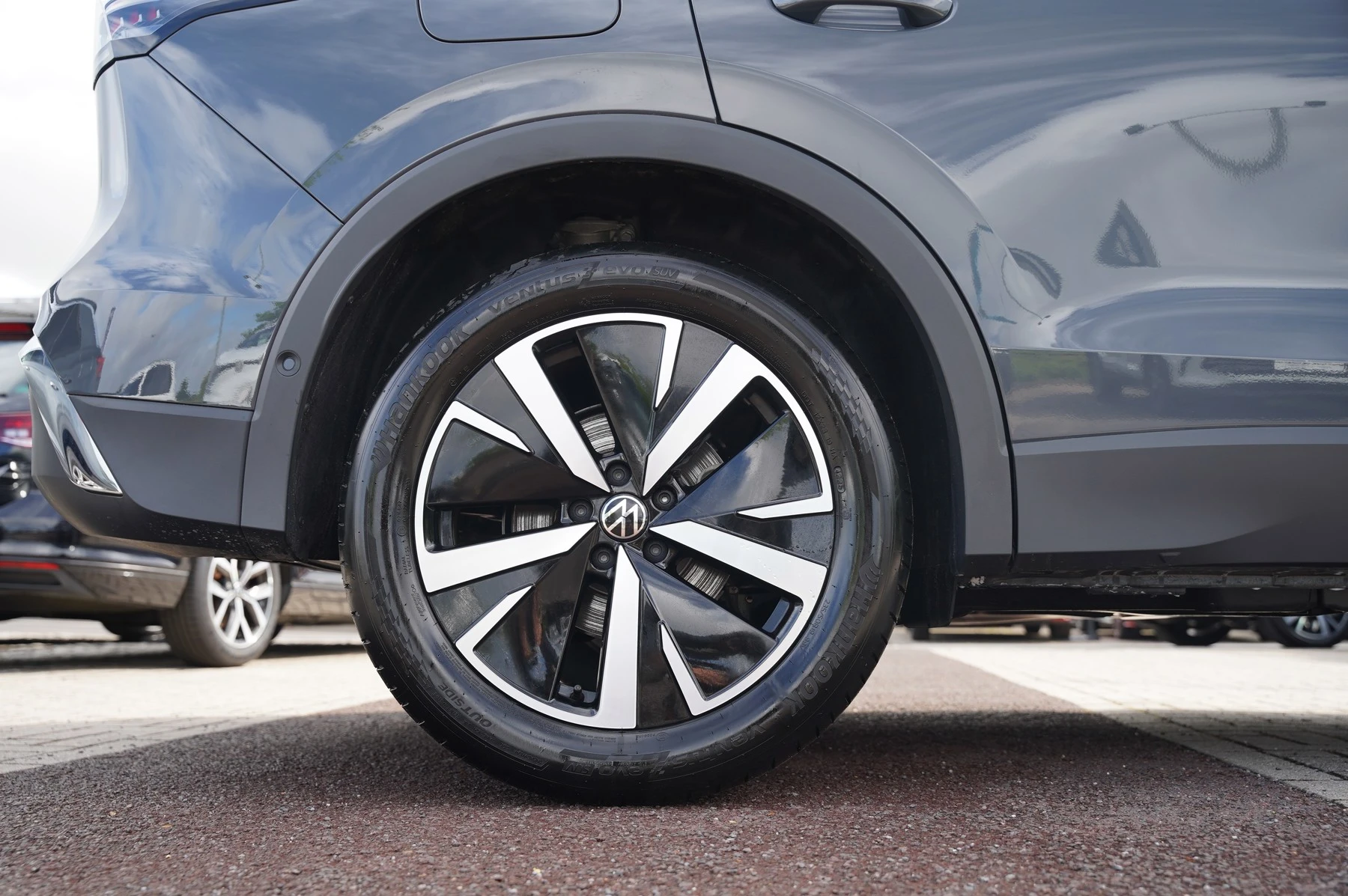 Volkswagen-Tiguan-image-7