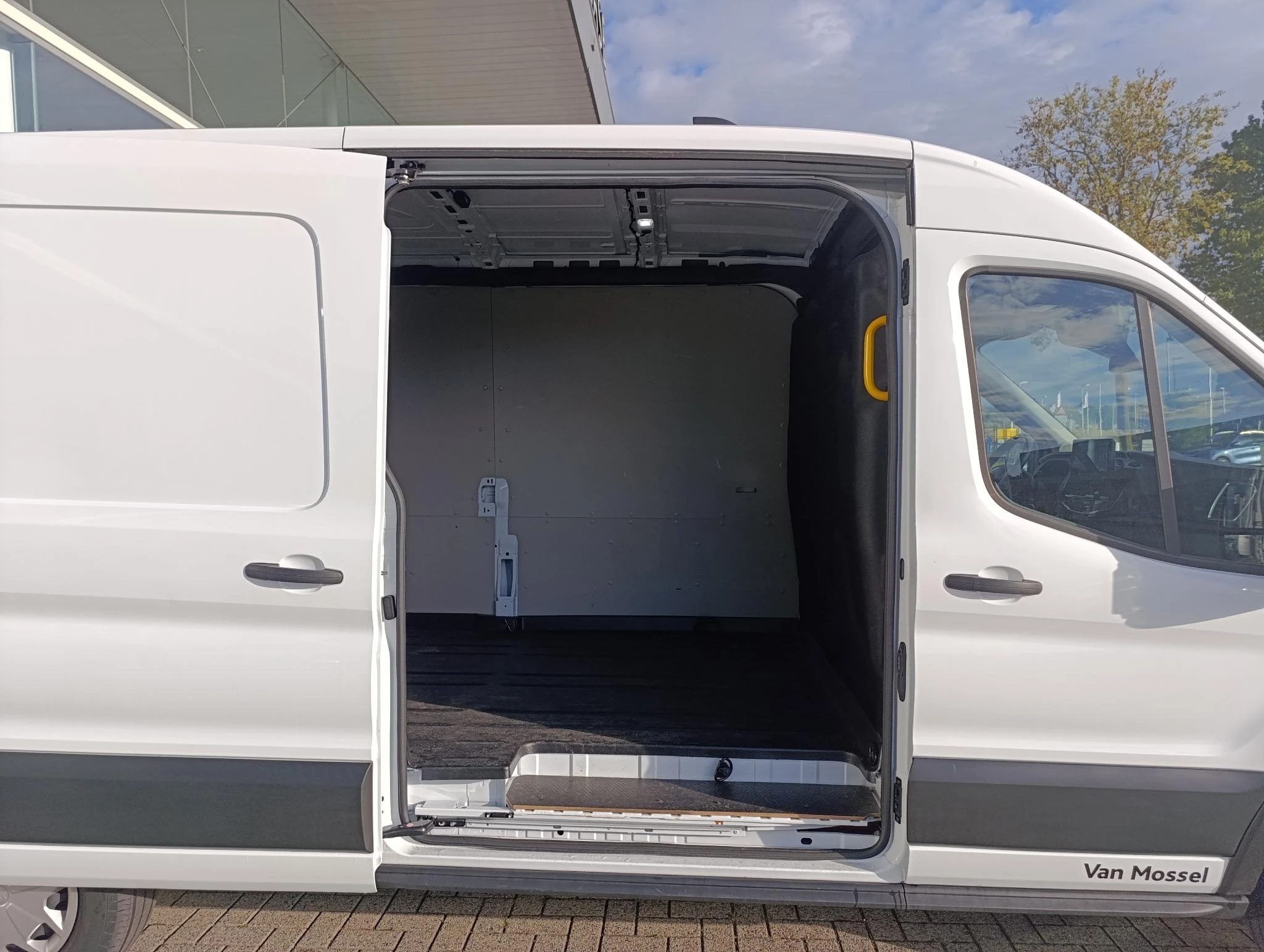 Ford-E-Transit-image-6