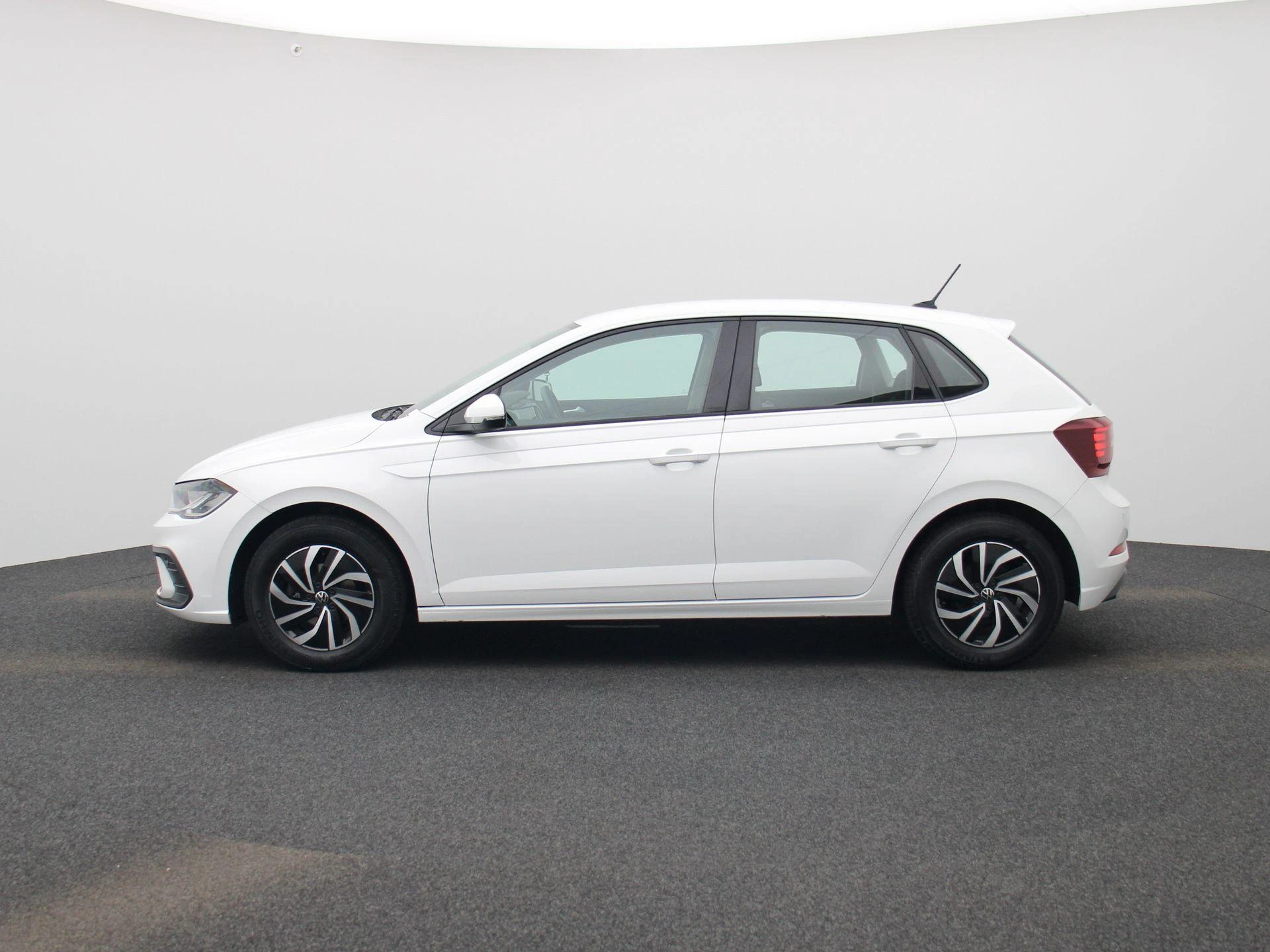 Volkswagen-Polo-image-5