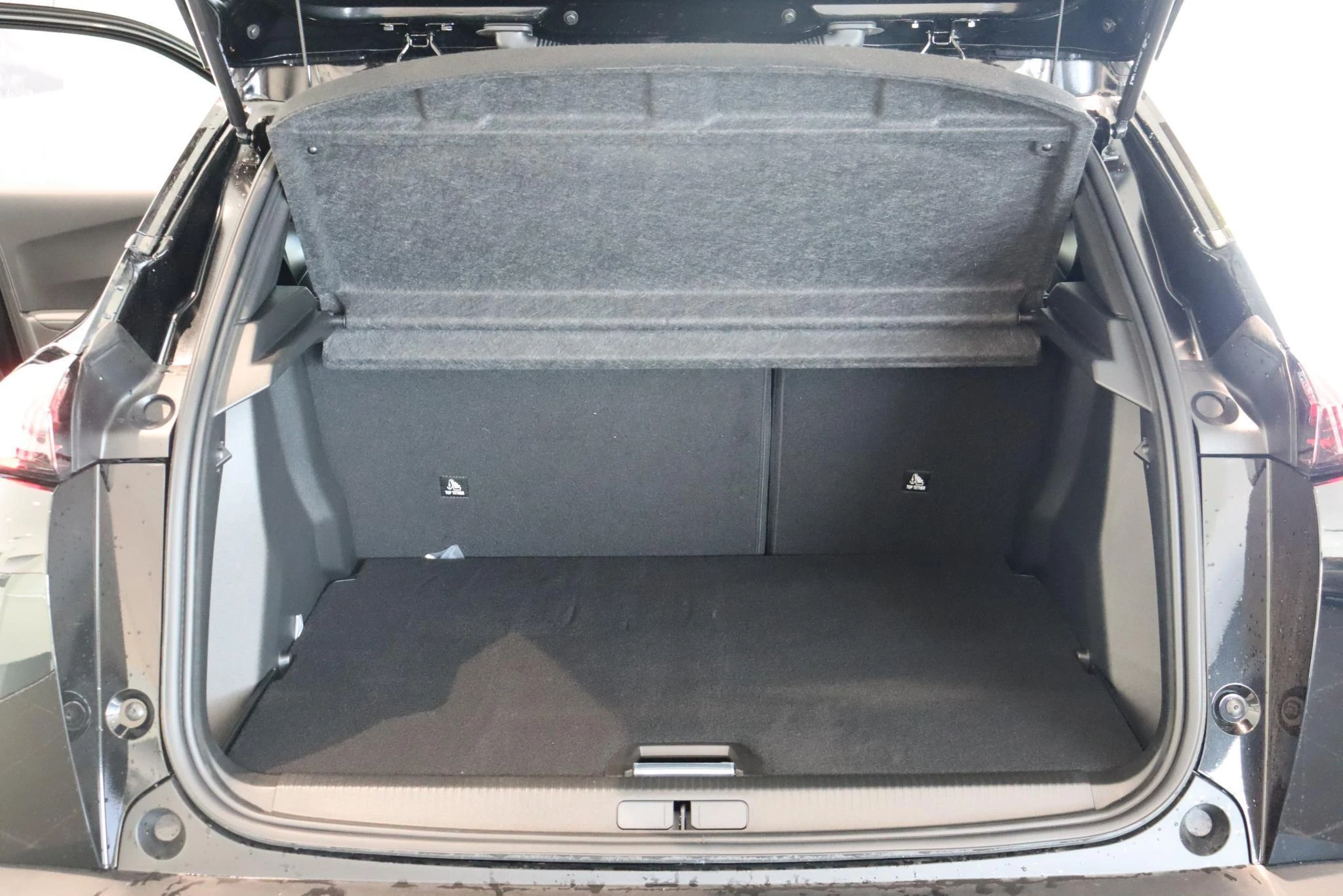 Peugeot-e-2008-image-13