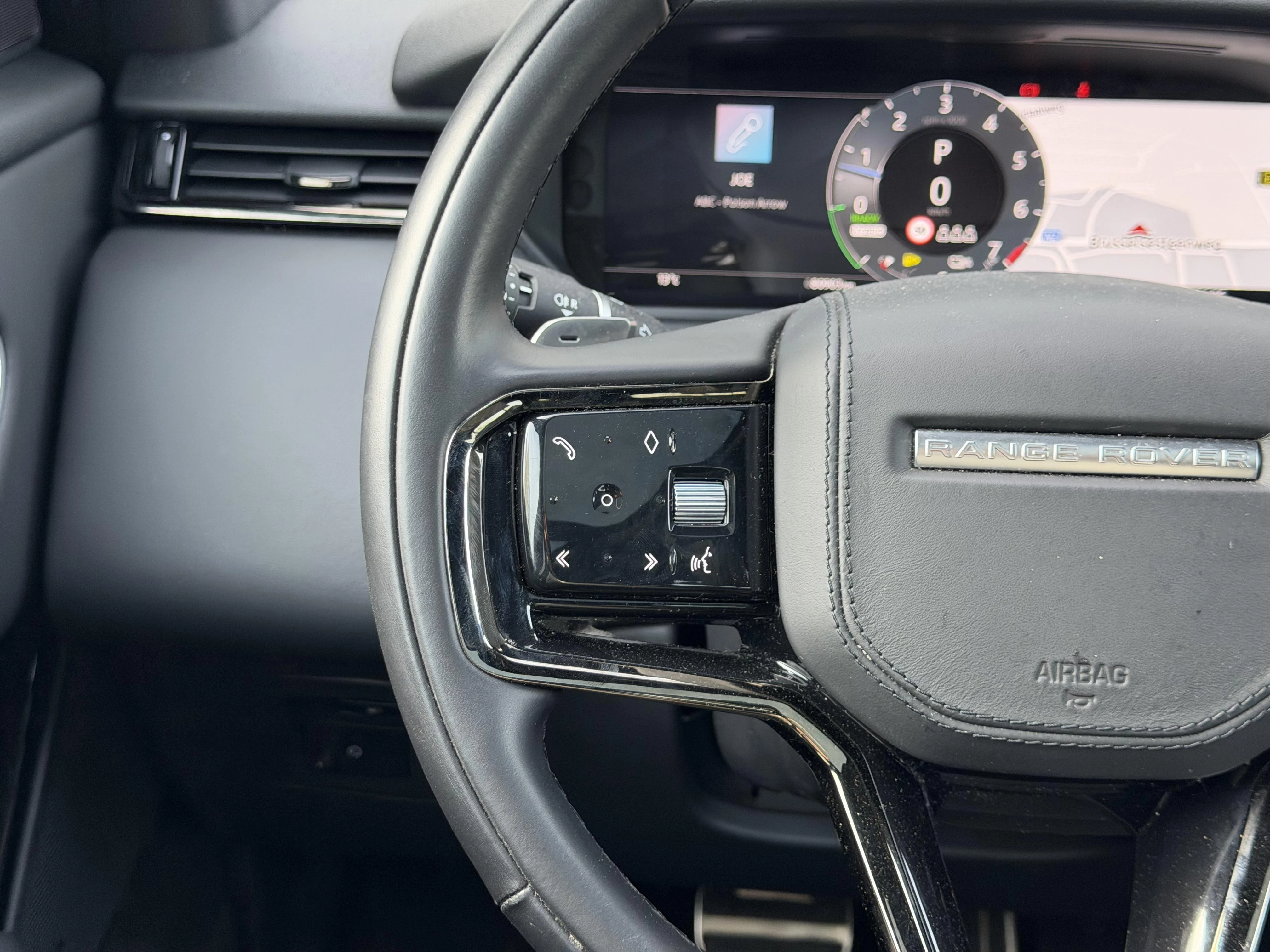 Land Rover-Range Rover Velar-image-17