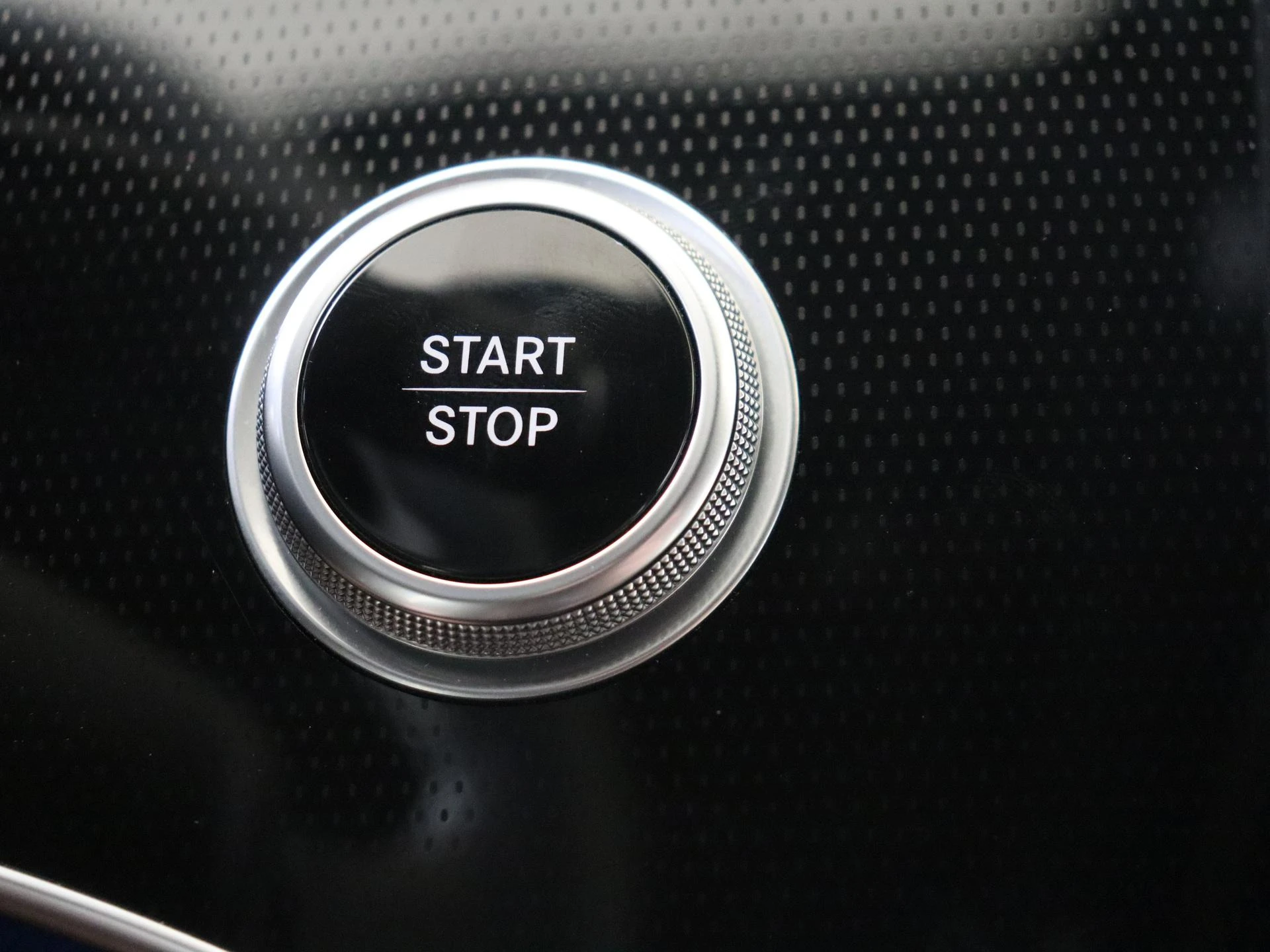 Mercedes-Benz-EQE-image-21