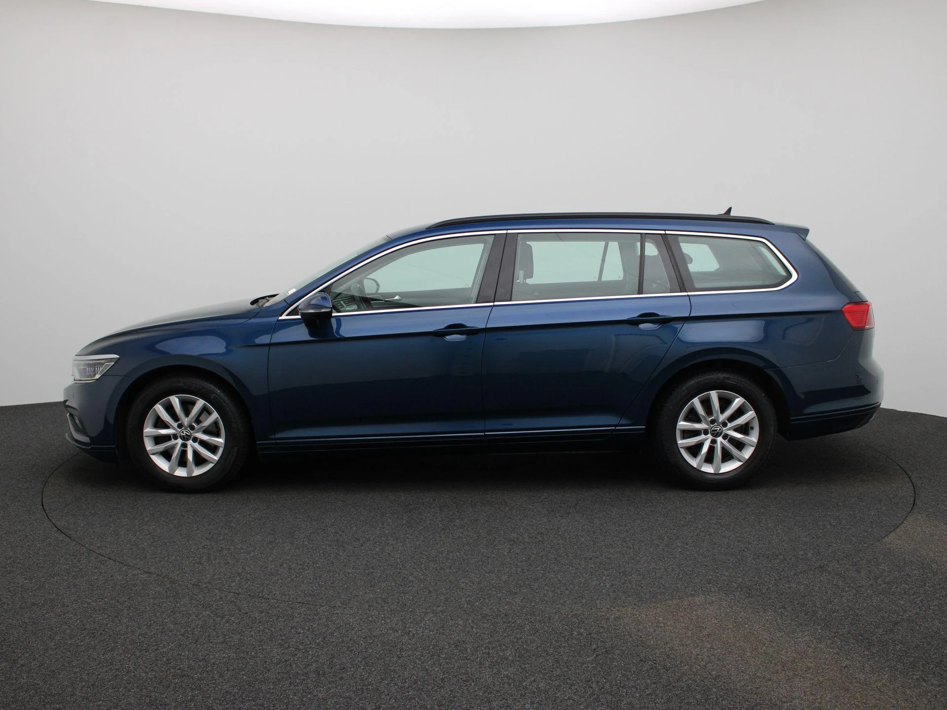 Volkswagen-Passat-image-3