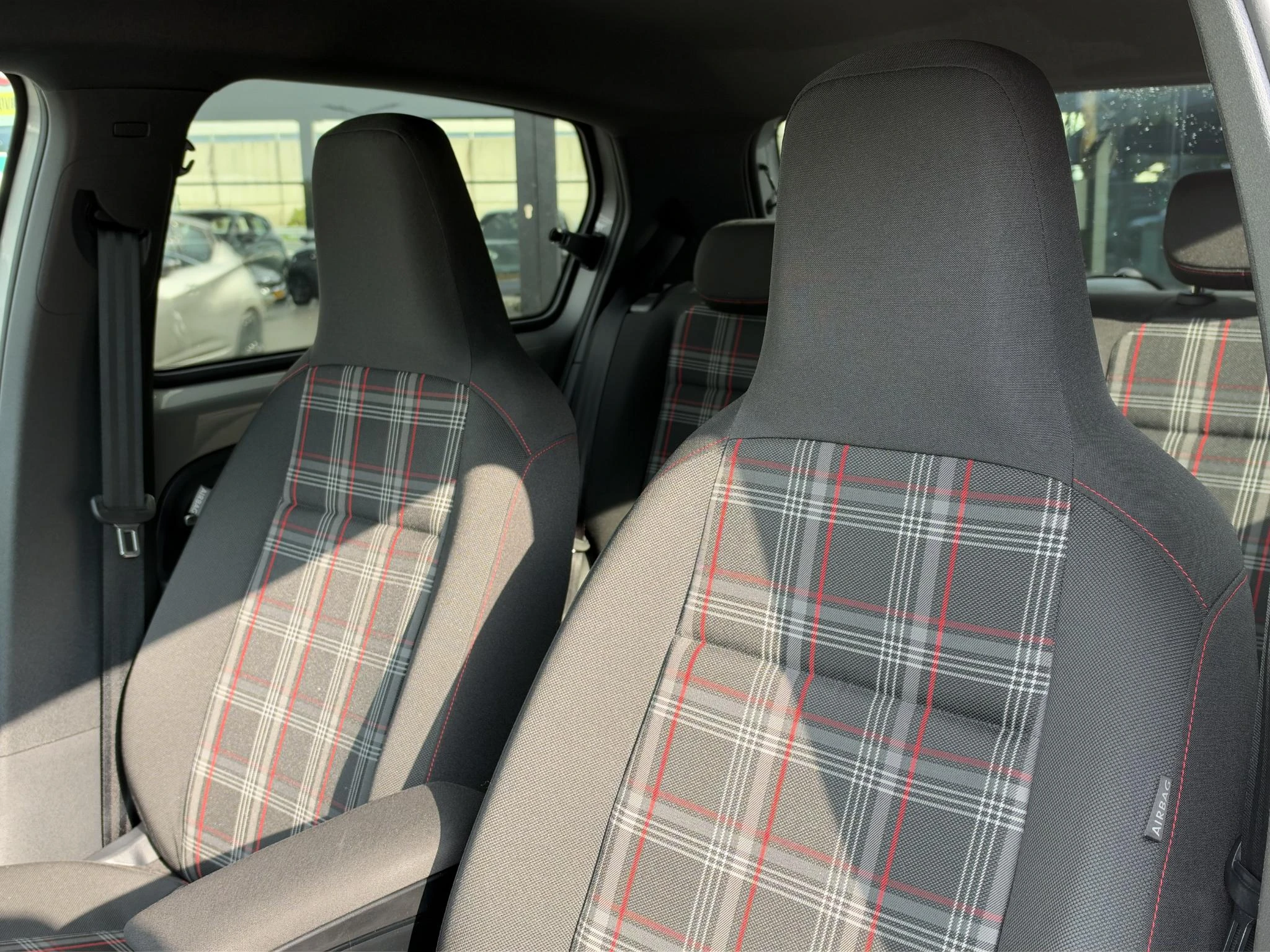 Volkswagen-up!-image-5