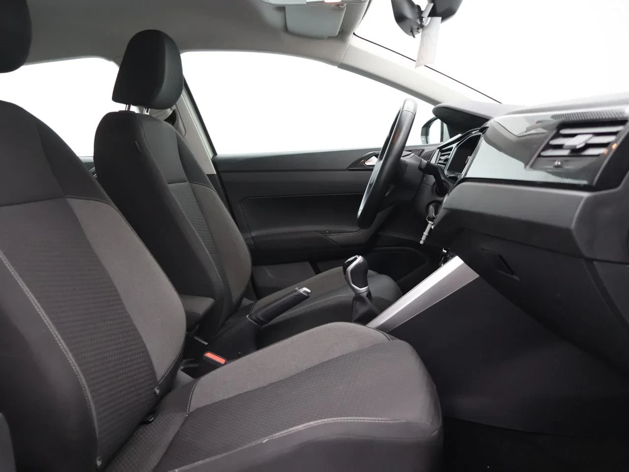 Volkswagen-Polo-image-4