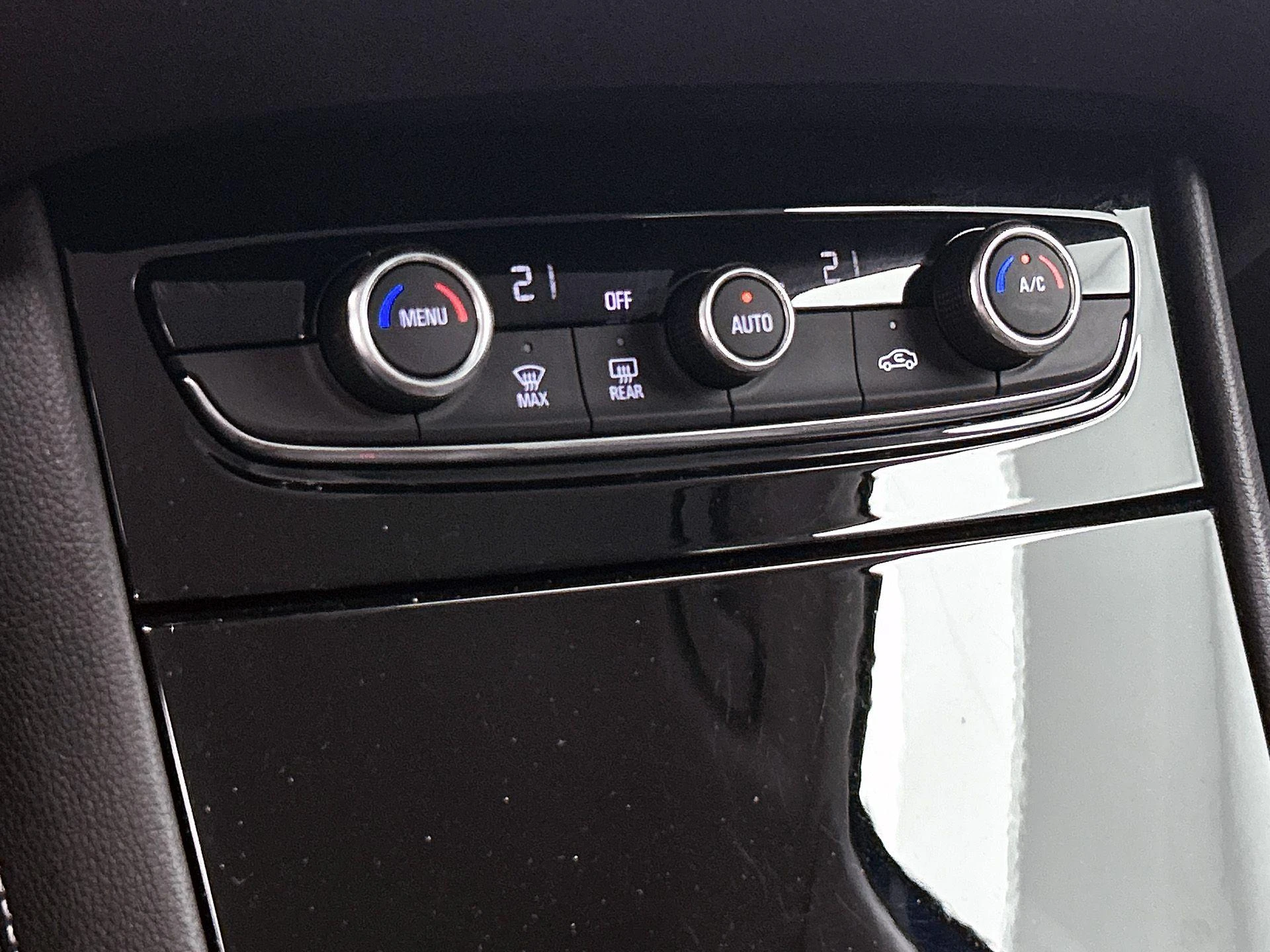 Opel Grandland X 1.2 Turbo Business +