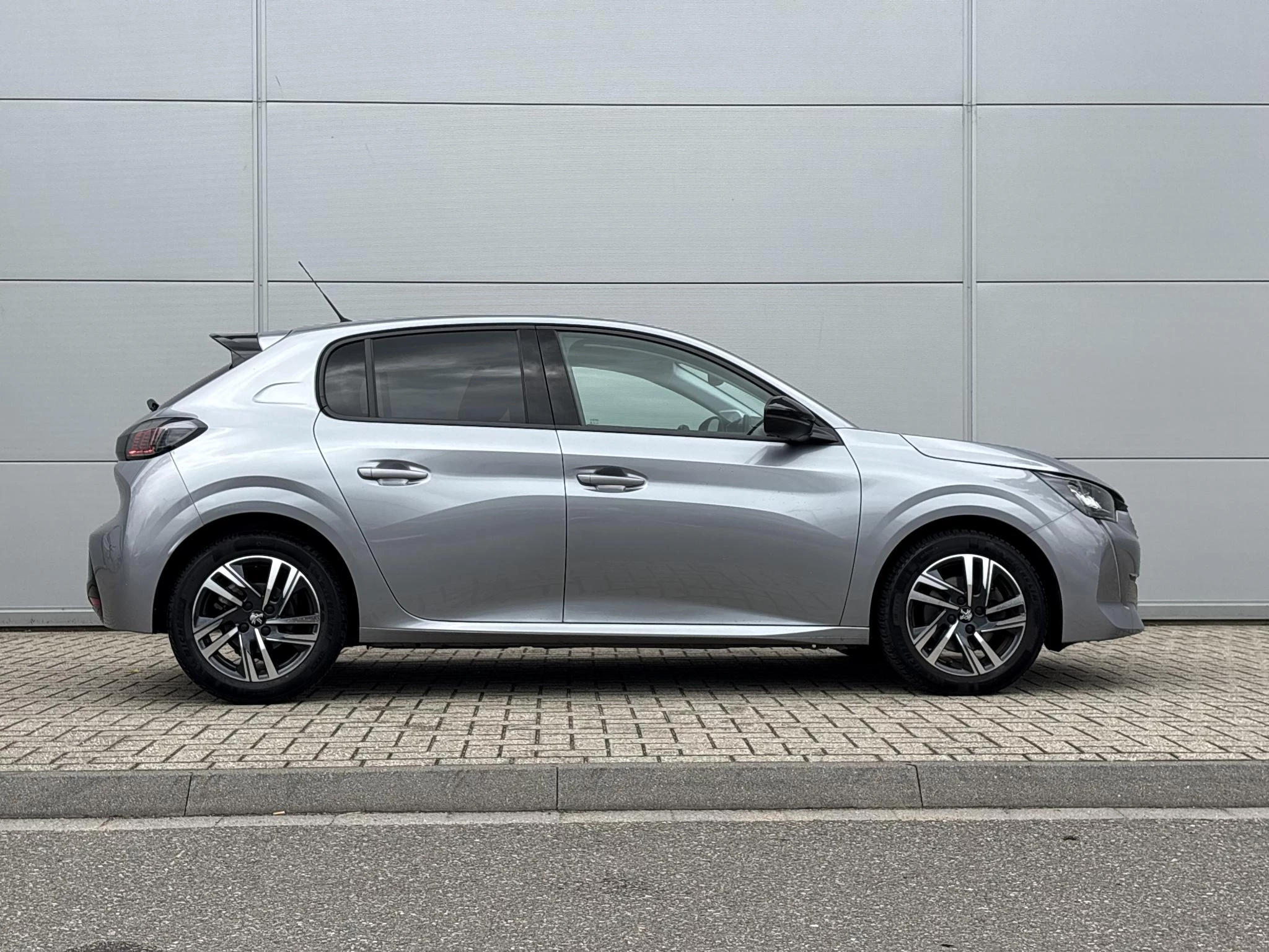 Peugeot-208-image-6