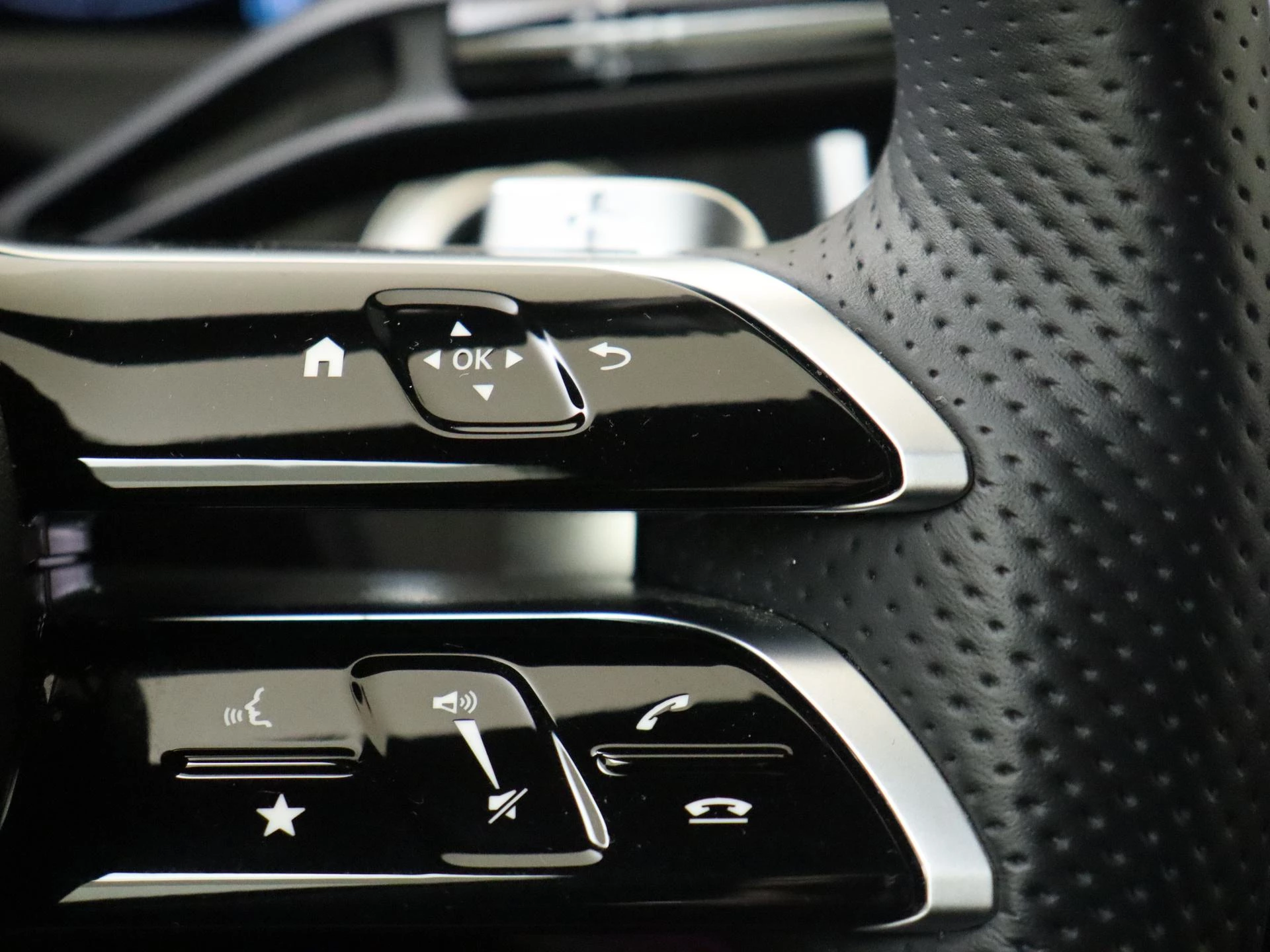 Mercedes-Benz-E-Klasse-image-16