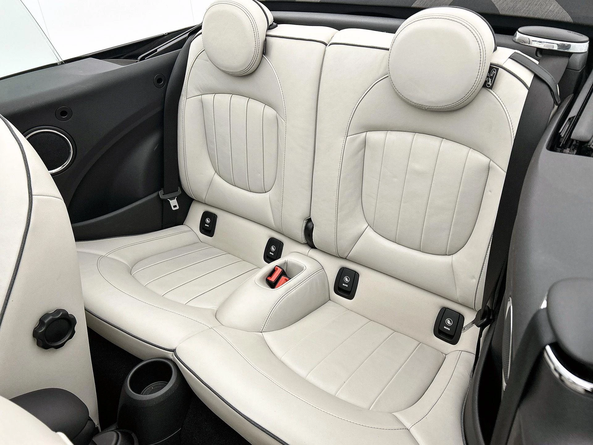 MINI-Cooper S Cabrio-image-26