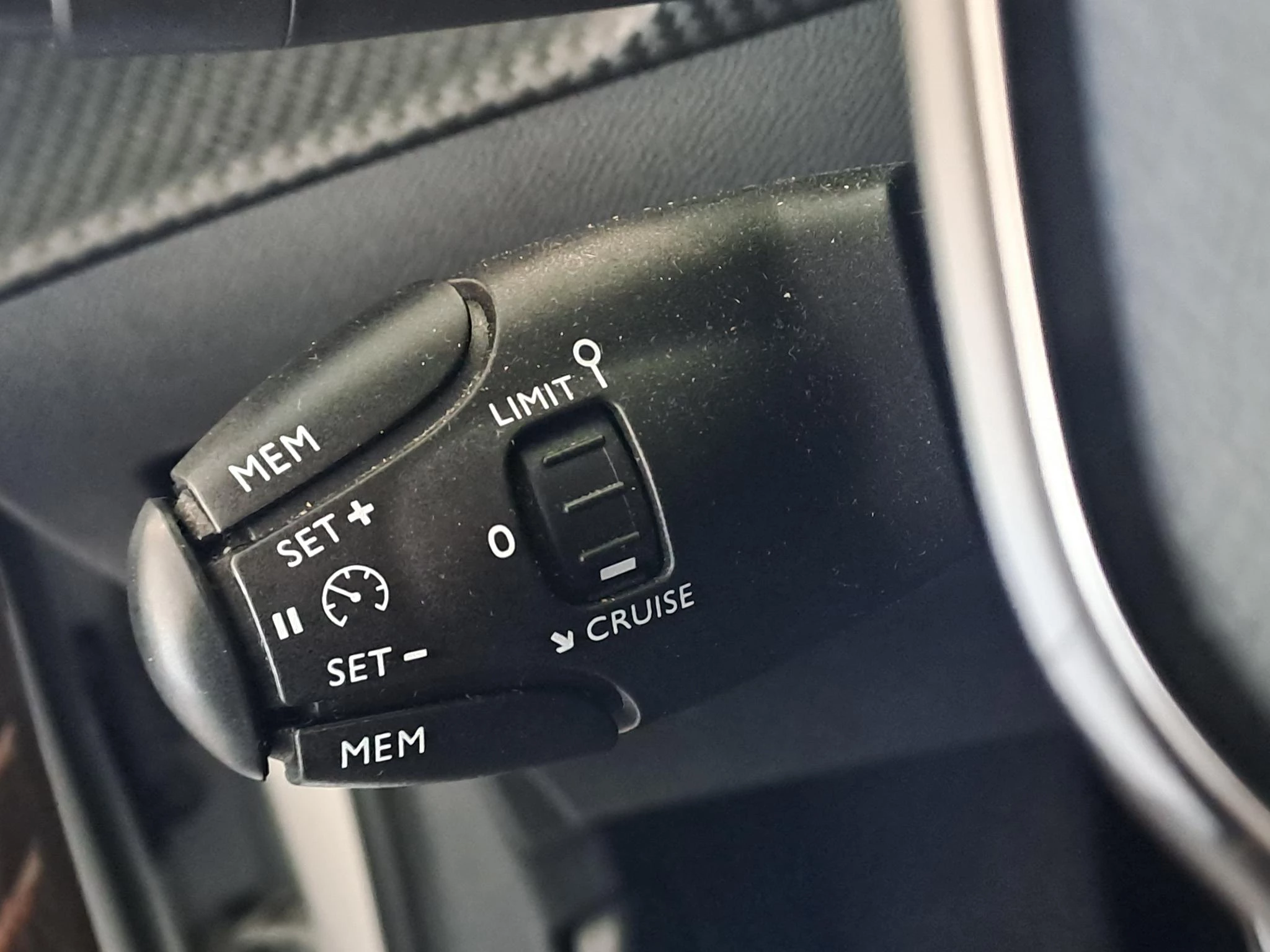 Peugeot-208-image-10