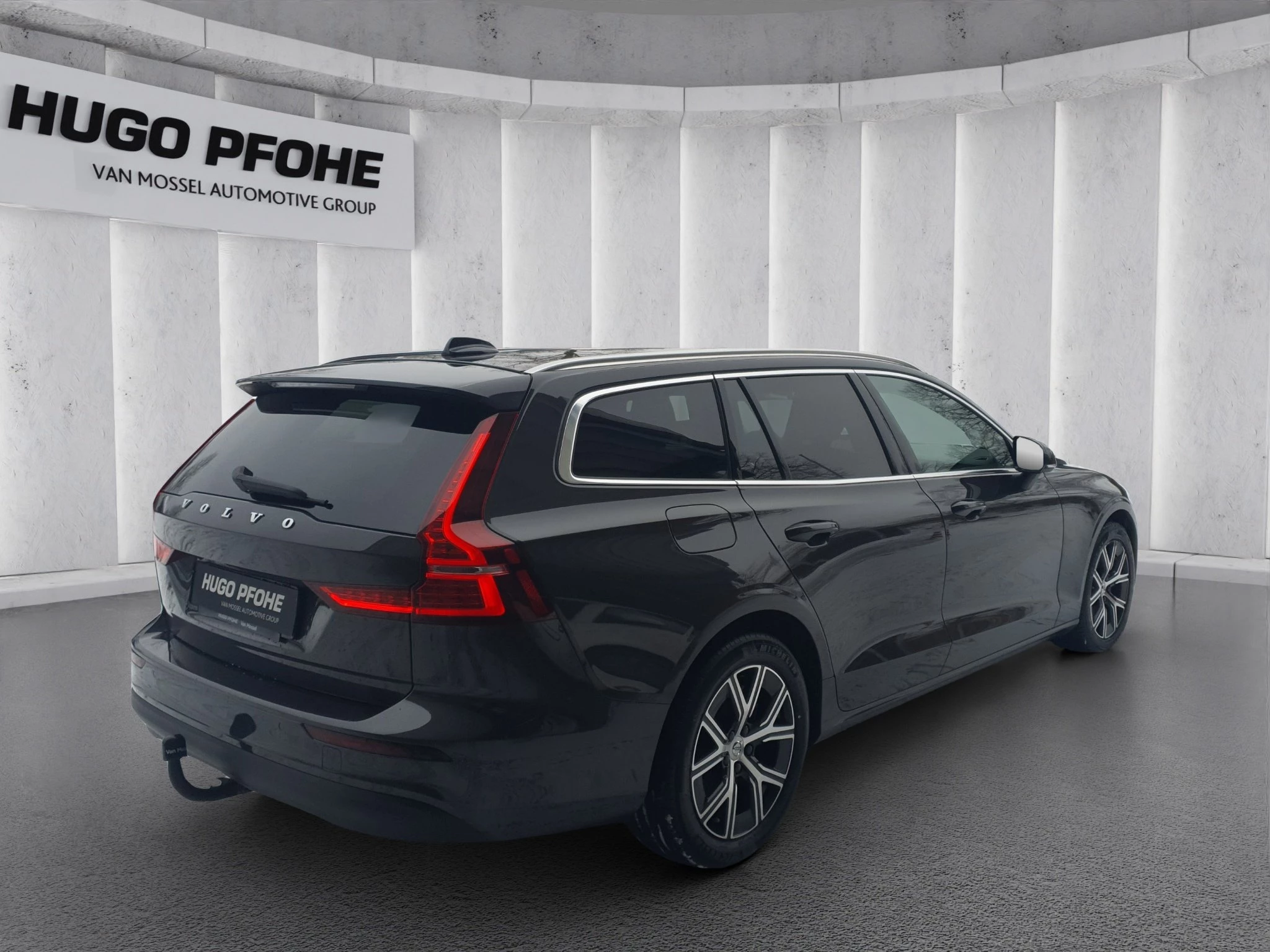Volvo V60 Core B3 MHEV Aut. | LED | AHK | RFK | SHZ | PDC | LMF | Navi