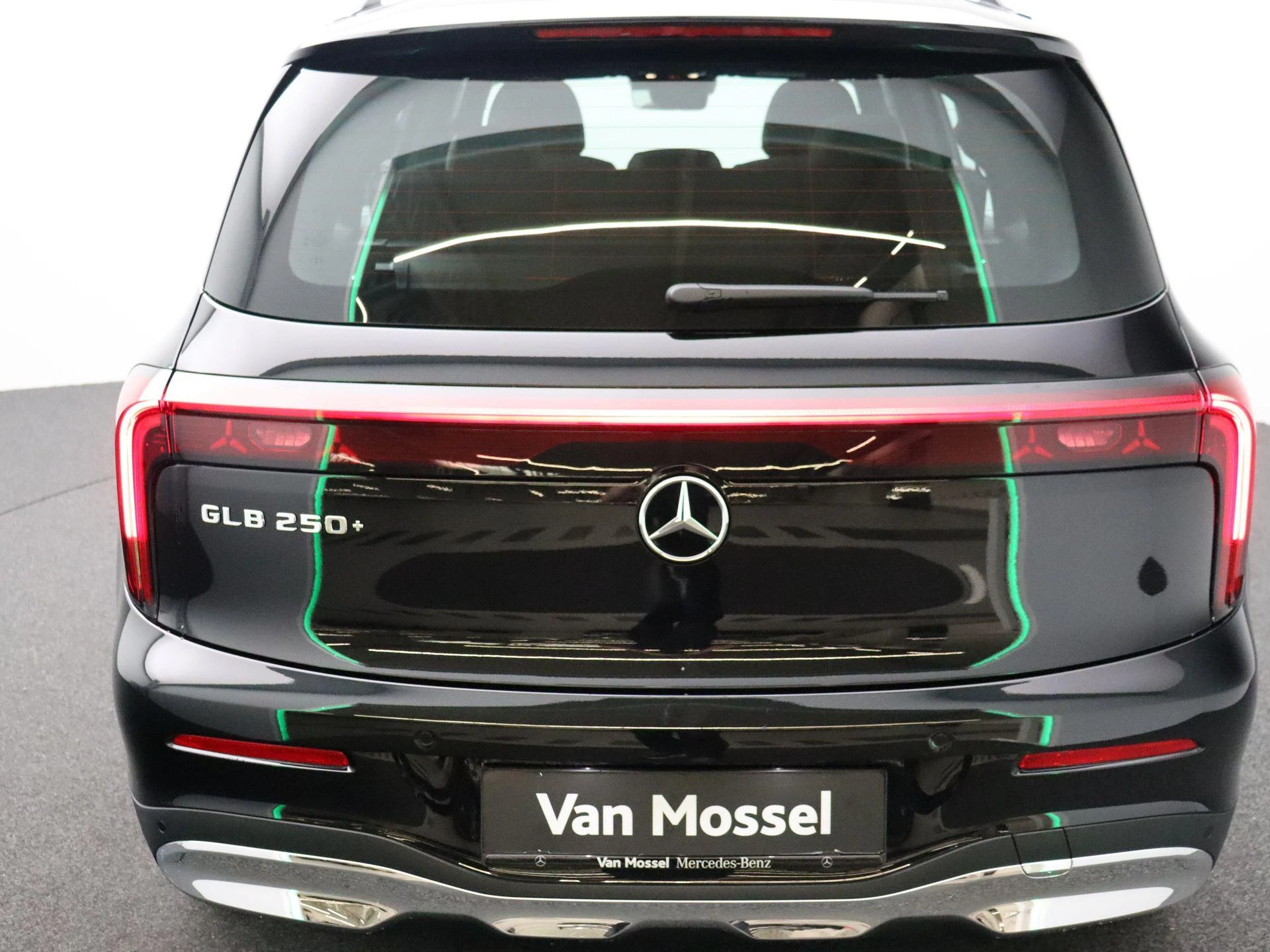 Mercedes-Benz-GLB-image-27