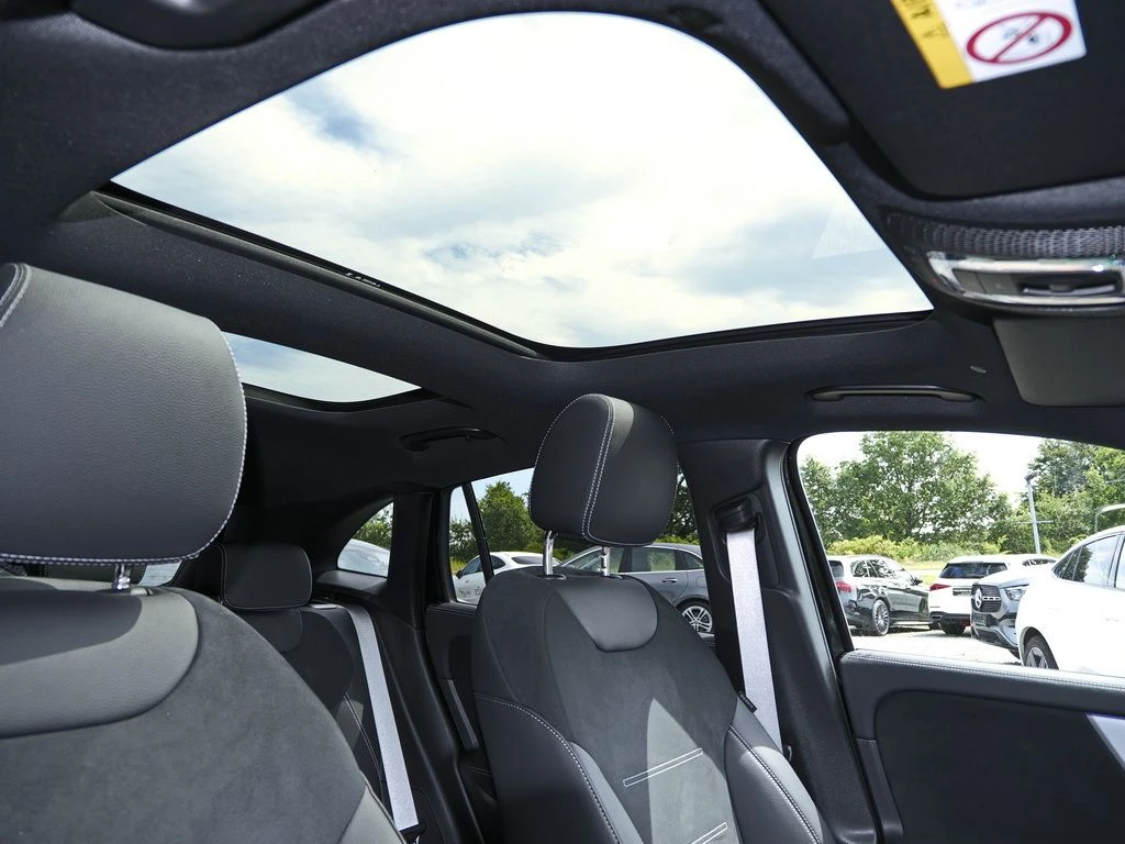 Mercedes-Benz-GLA 200 d-image-15