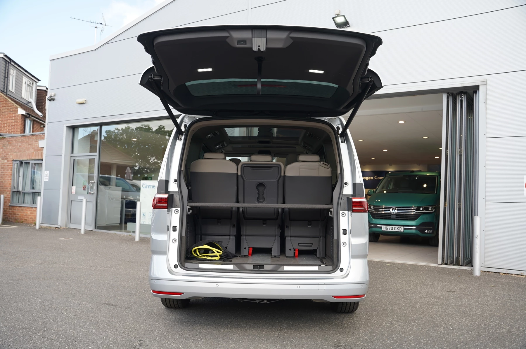 Volkswagen-Multivan-image-33