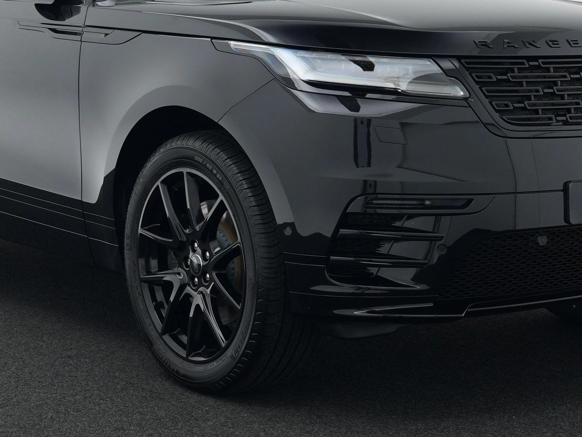 Land Rover-Range Rover Velar-image-11