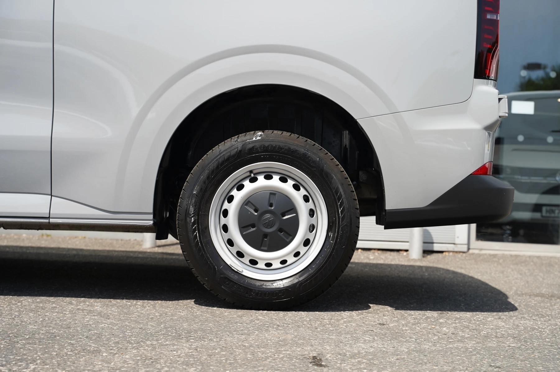 Volkswagen-Transporter-image-22