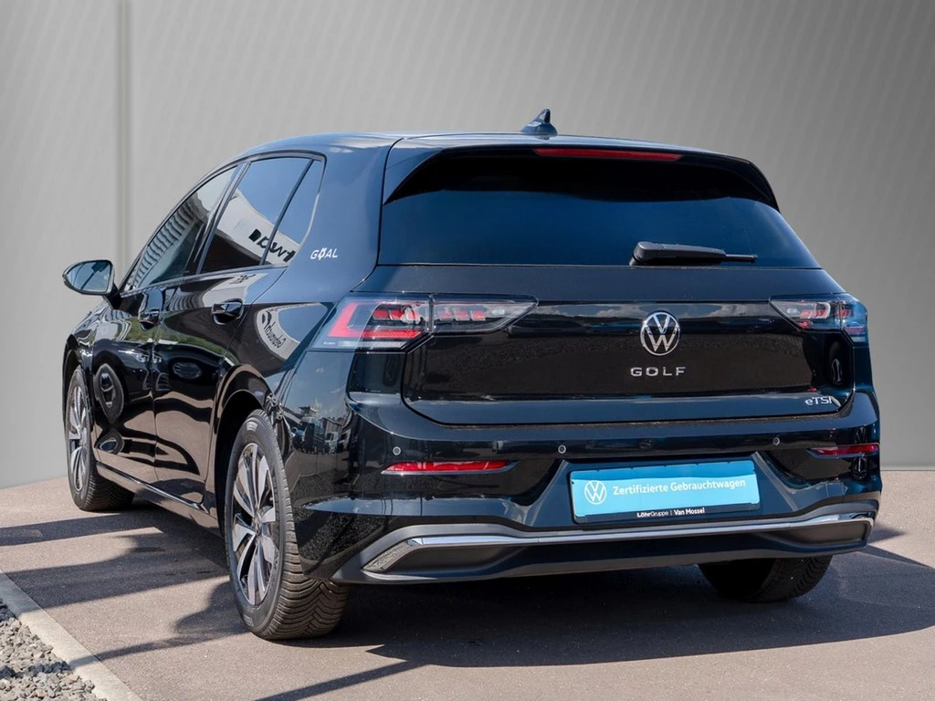 Volkswagen-Golf-image-3
