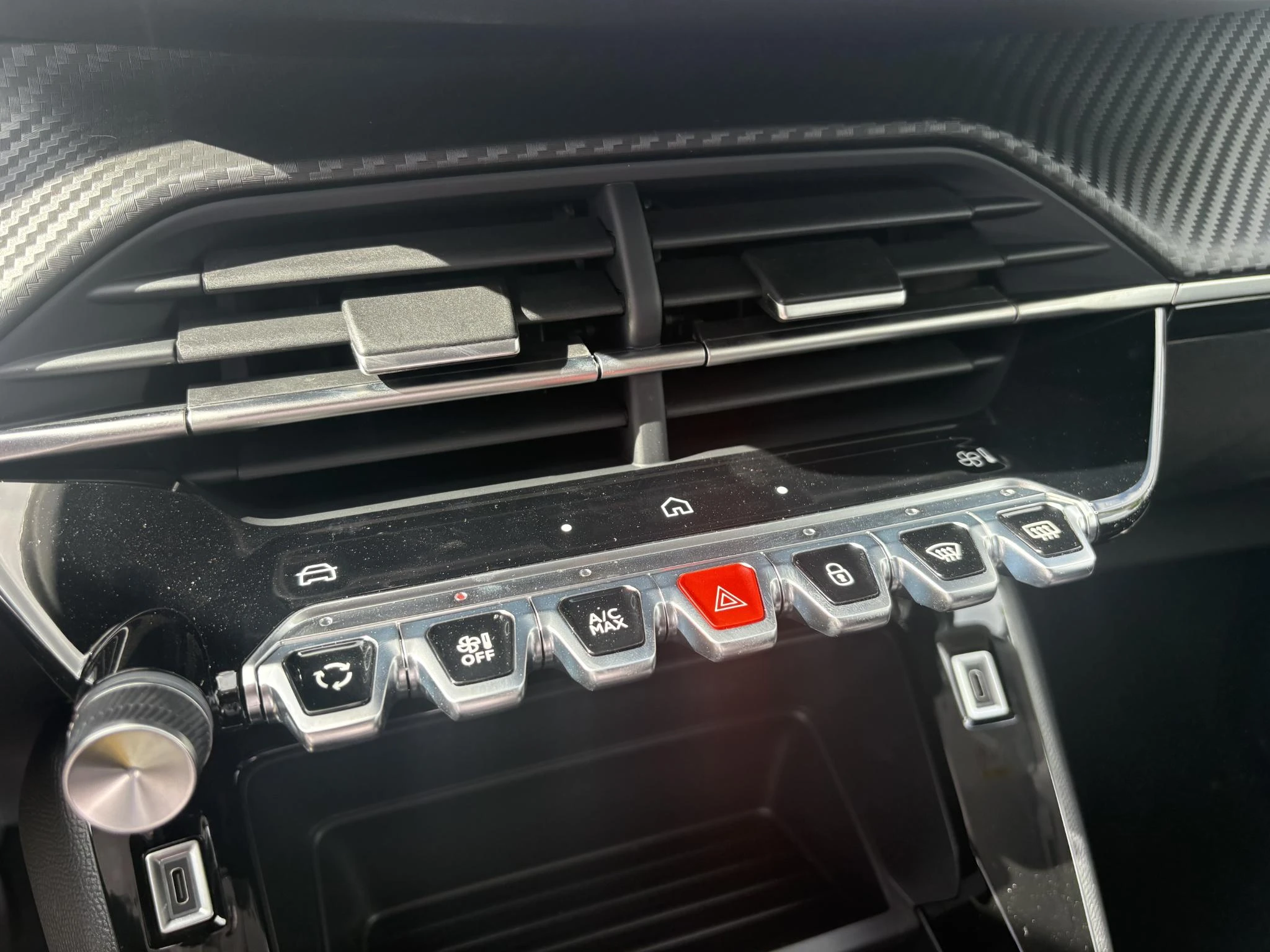 Peugeot-208-image-13