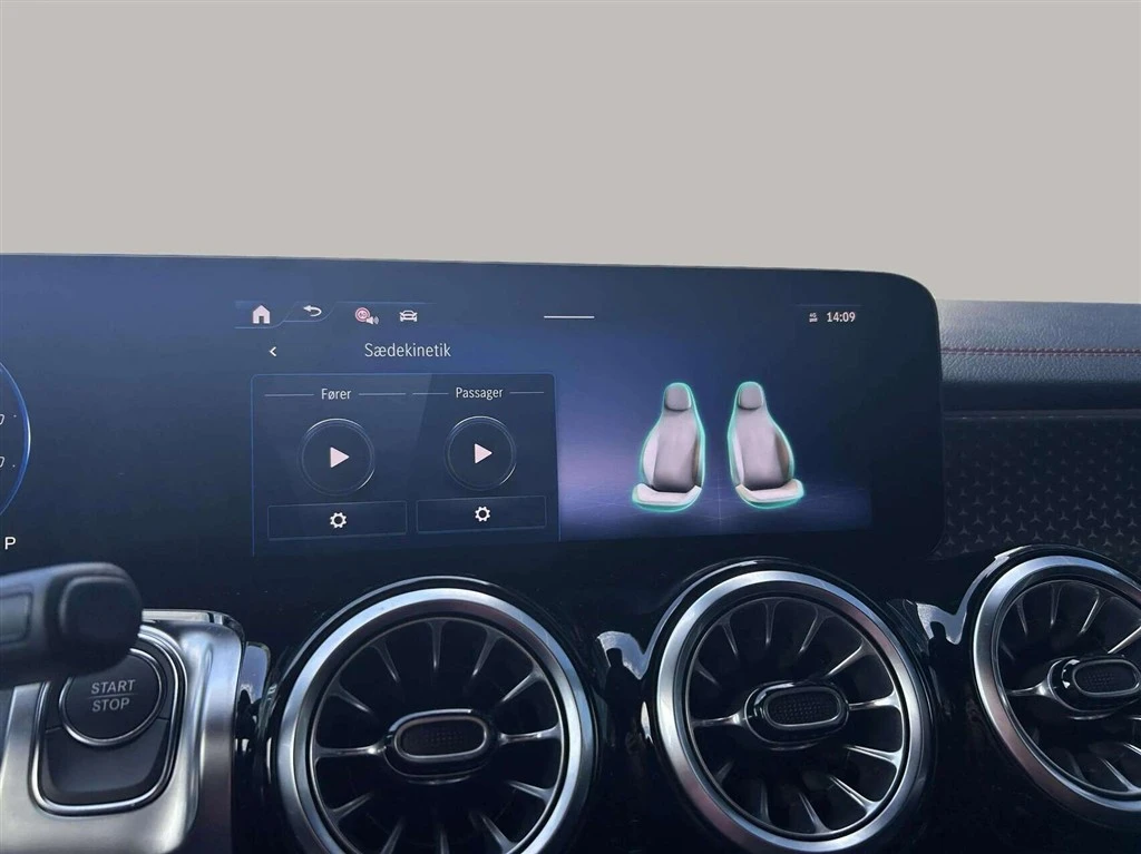 Mercedes-Benz-EQB-image-15