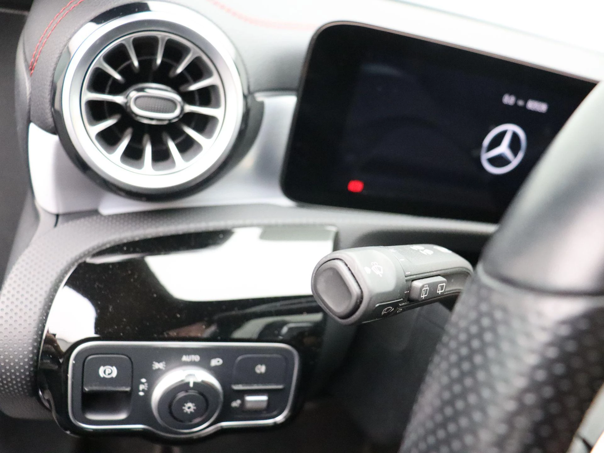 Mercedes-Benz CLA 180 AMG Line Shooting Brake + PANO DAK + MULTIBEAM LED + CARPLAY +