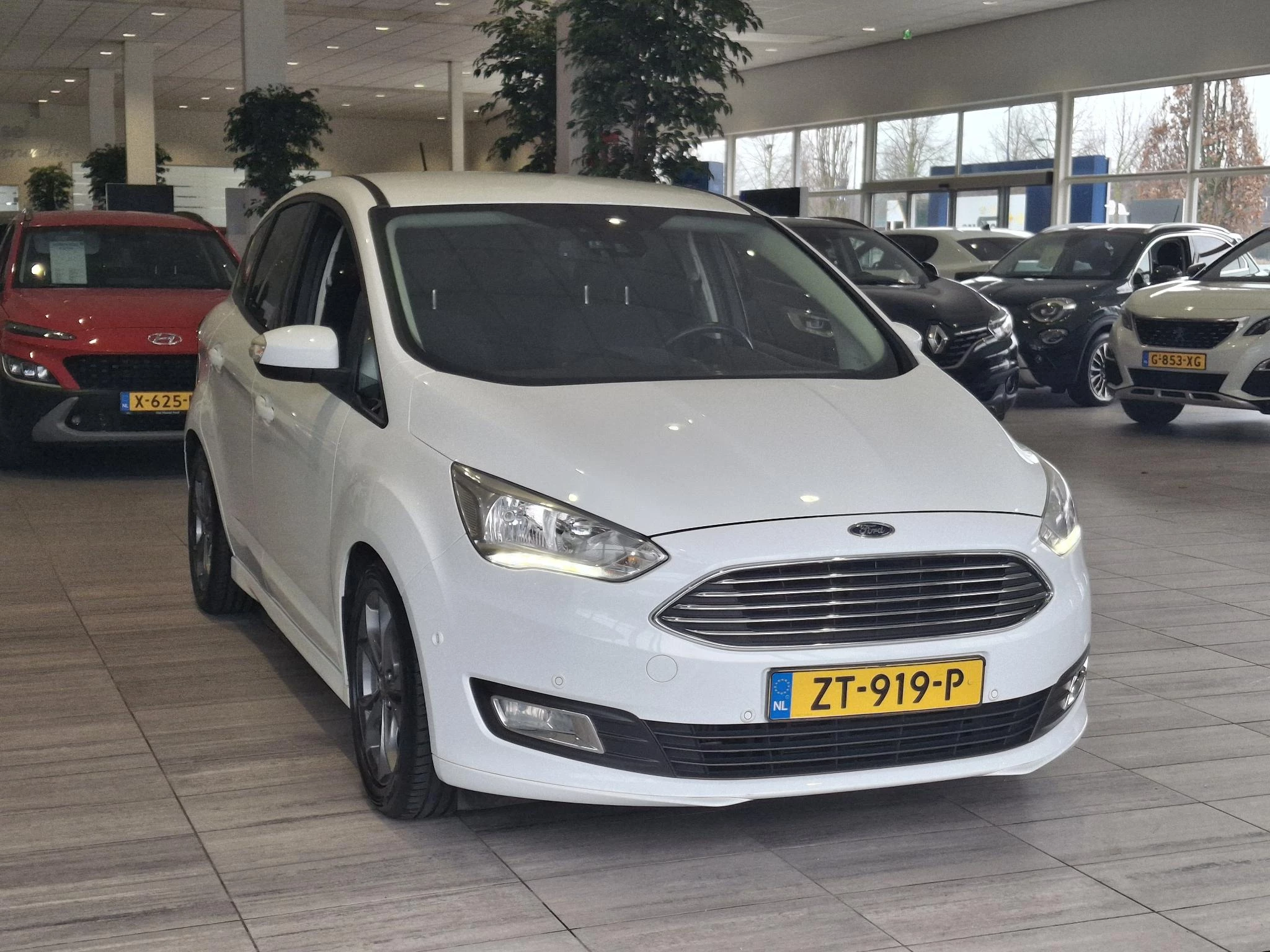 Ford-C-MAX-image-1