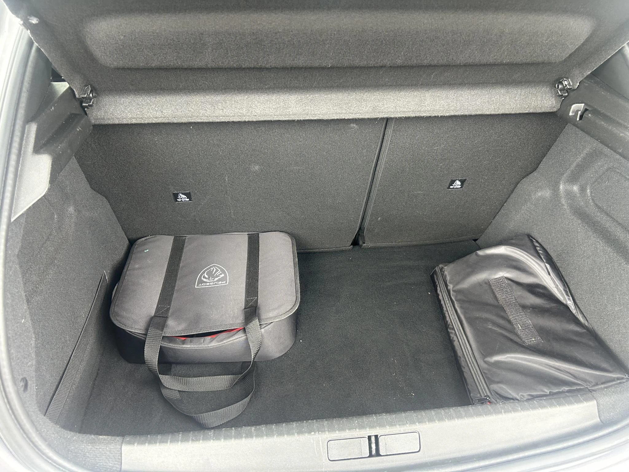 Peugeot-e-208-image-21