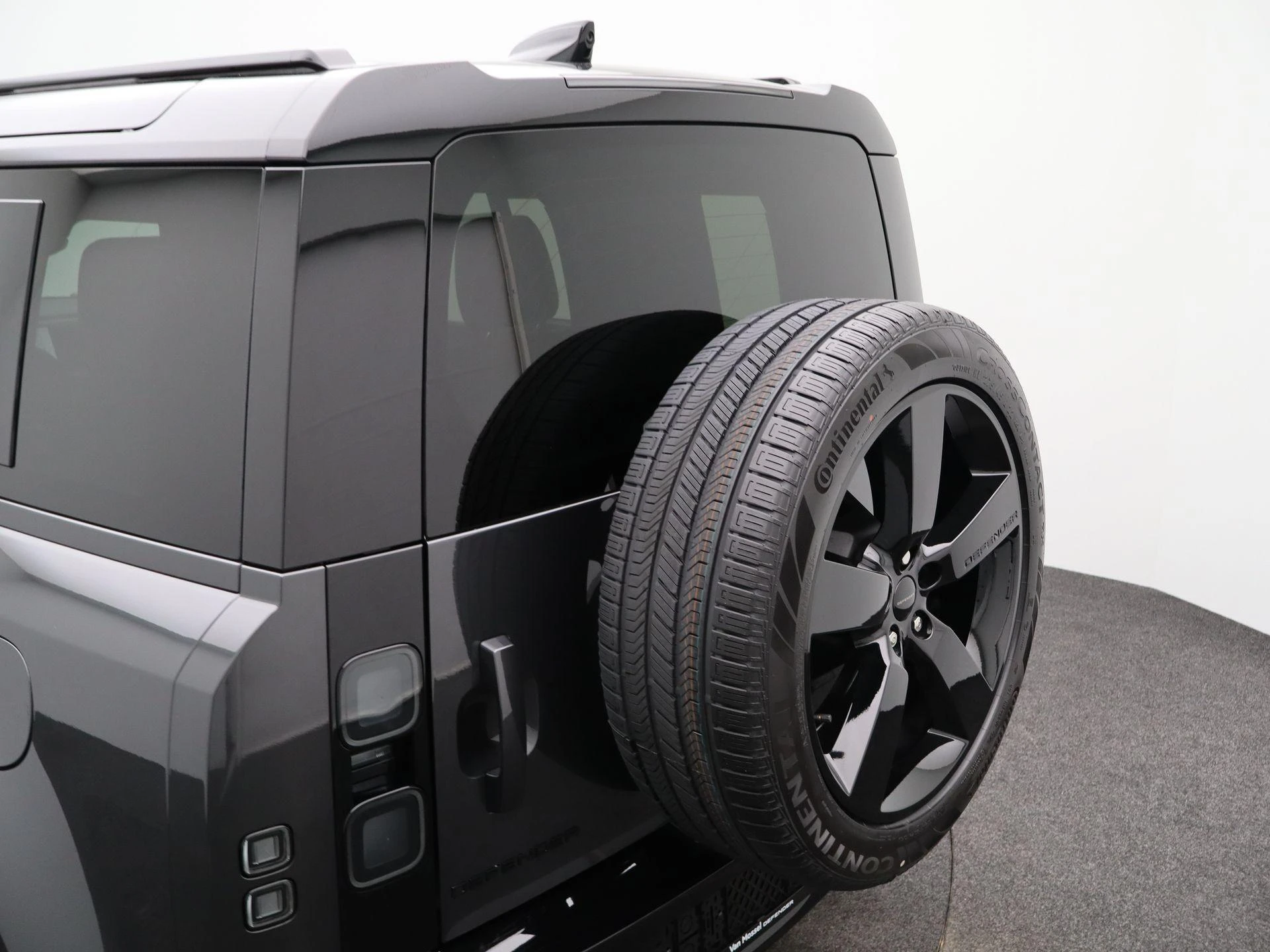 Land Rover-Defender-image-45