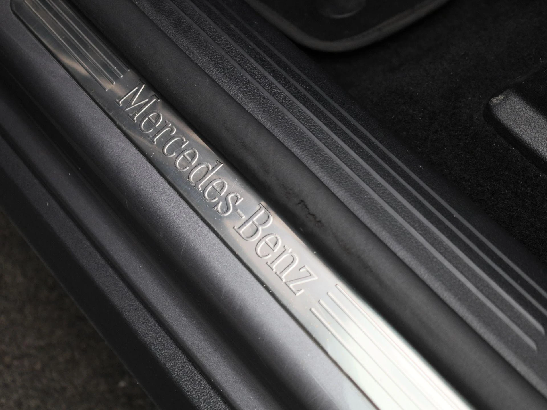 Mercedes-Benz-EQB-image-39