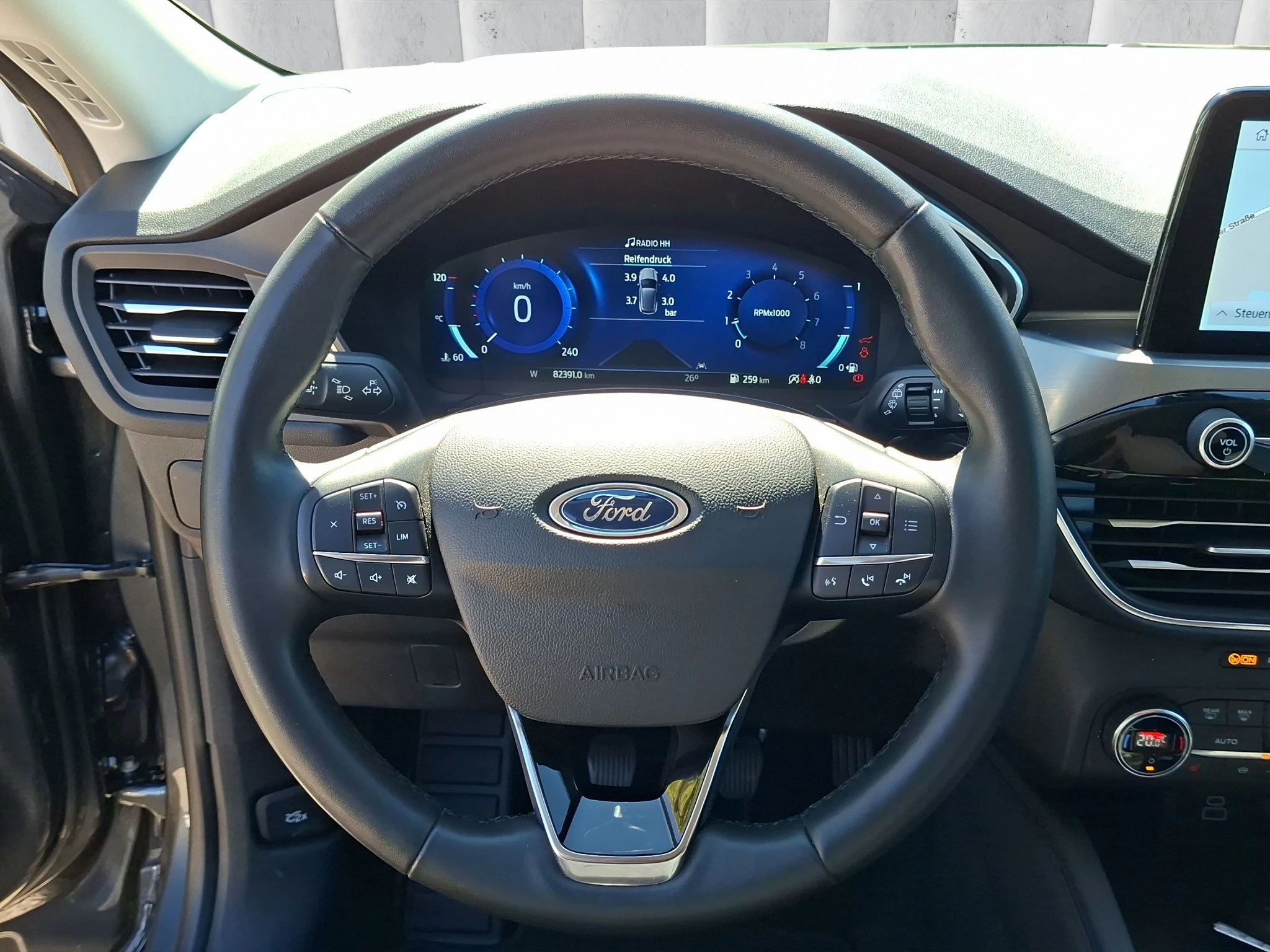 Ford Kuga Titanium 1.5 EB GJR | RFK | PDC | SHZ | LMF | Navi | Klima | BT | ZV mit FB