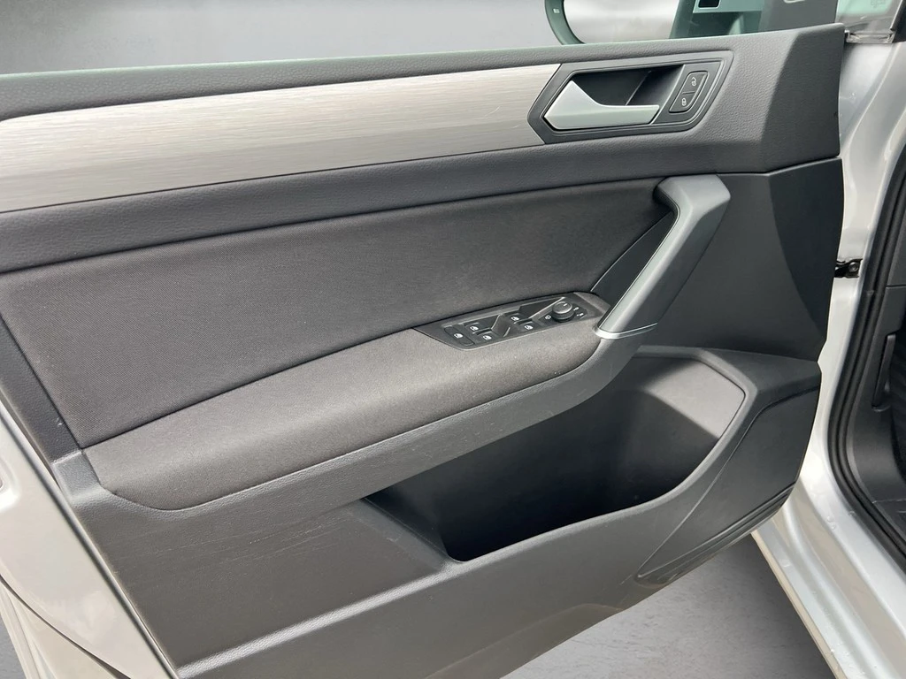 Volkswagen-Touran-image-5