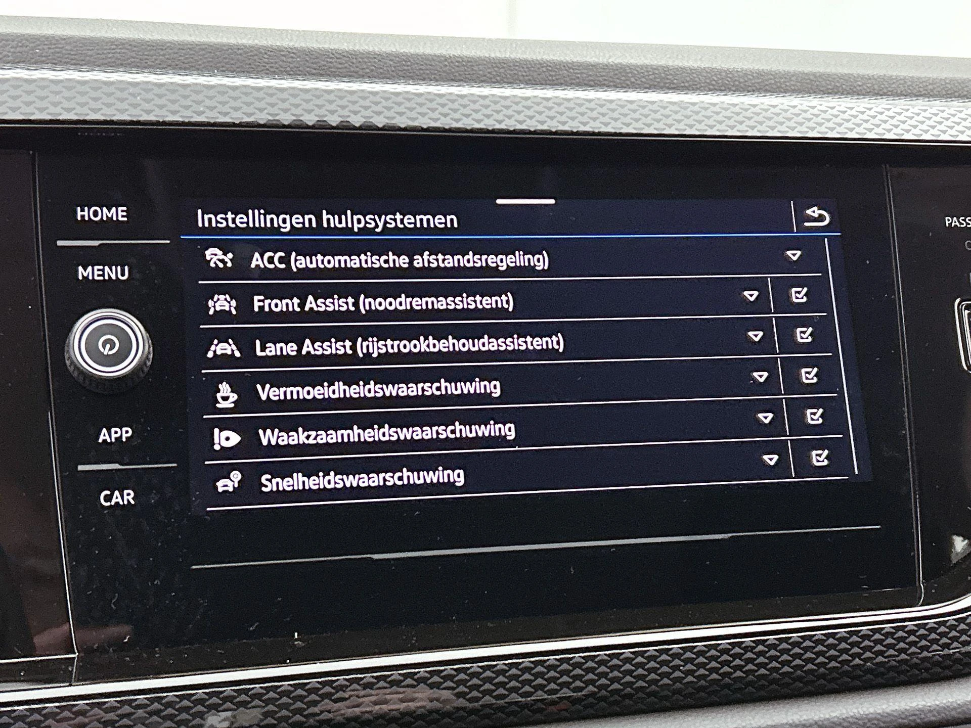 Volkswagen-Polo-image-9