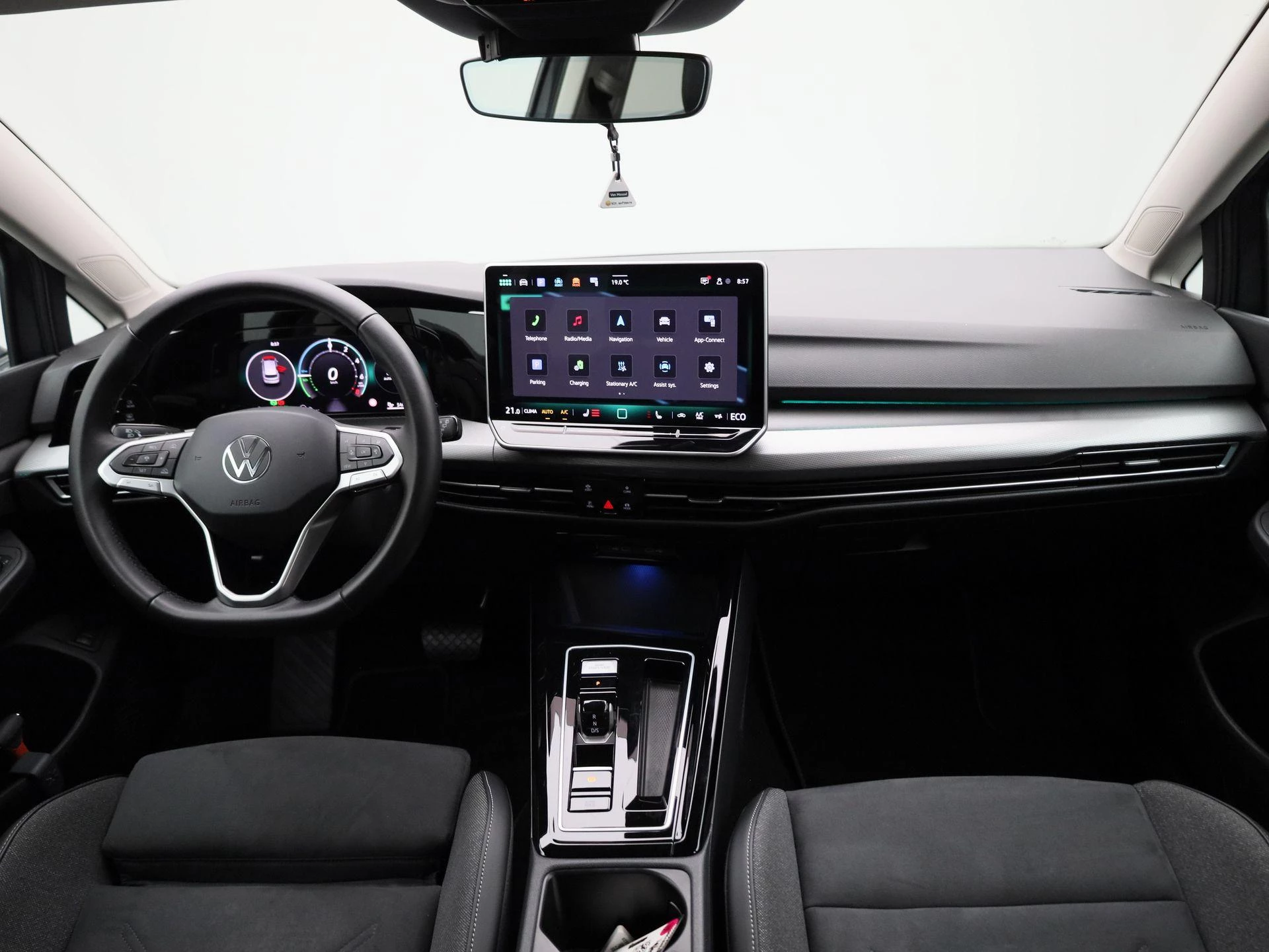 Volkswagen-Golf-image-38