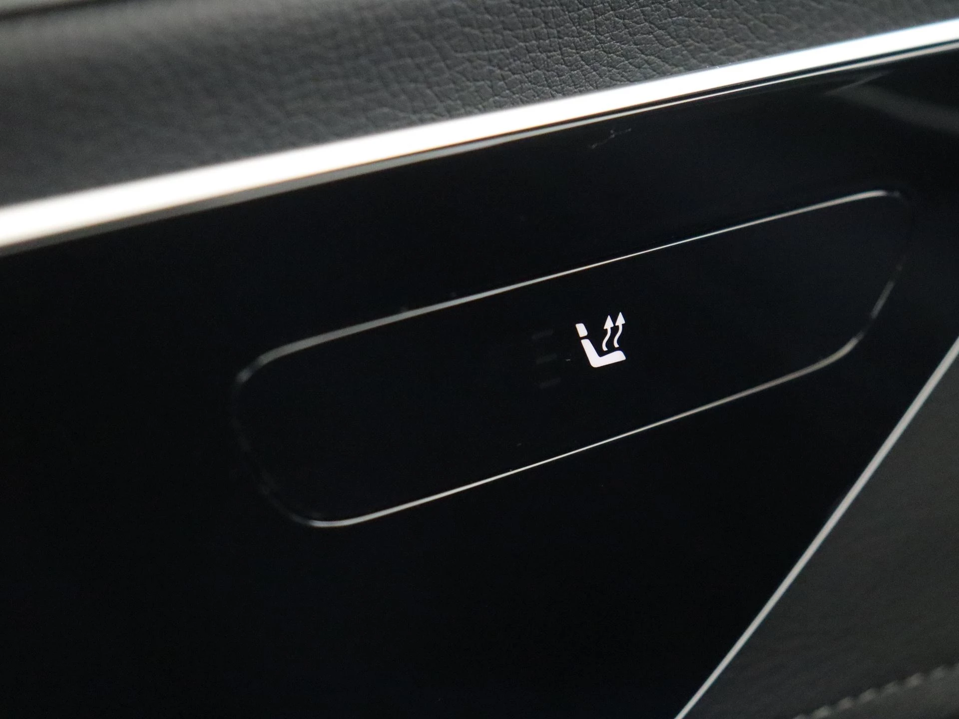 Mercedes-Benz-EQE-image-29