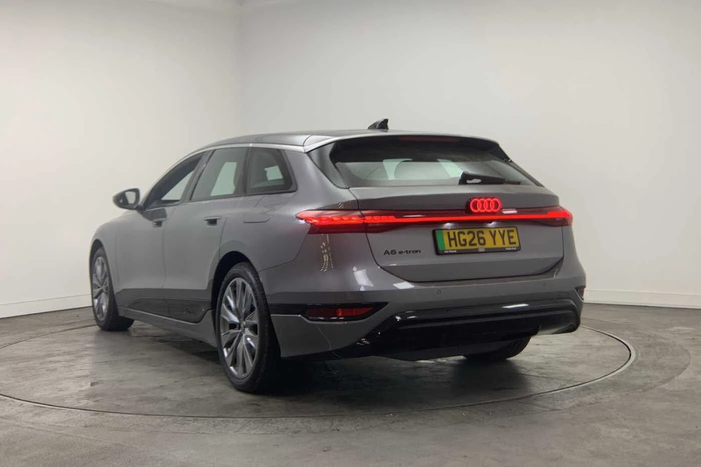 Audi-A6 Avant e-tron-image-2