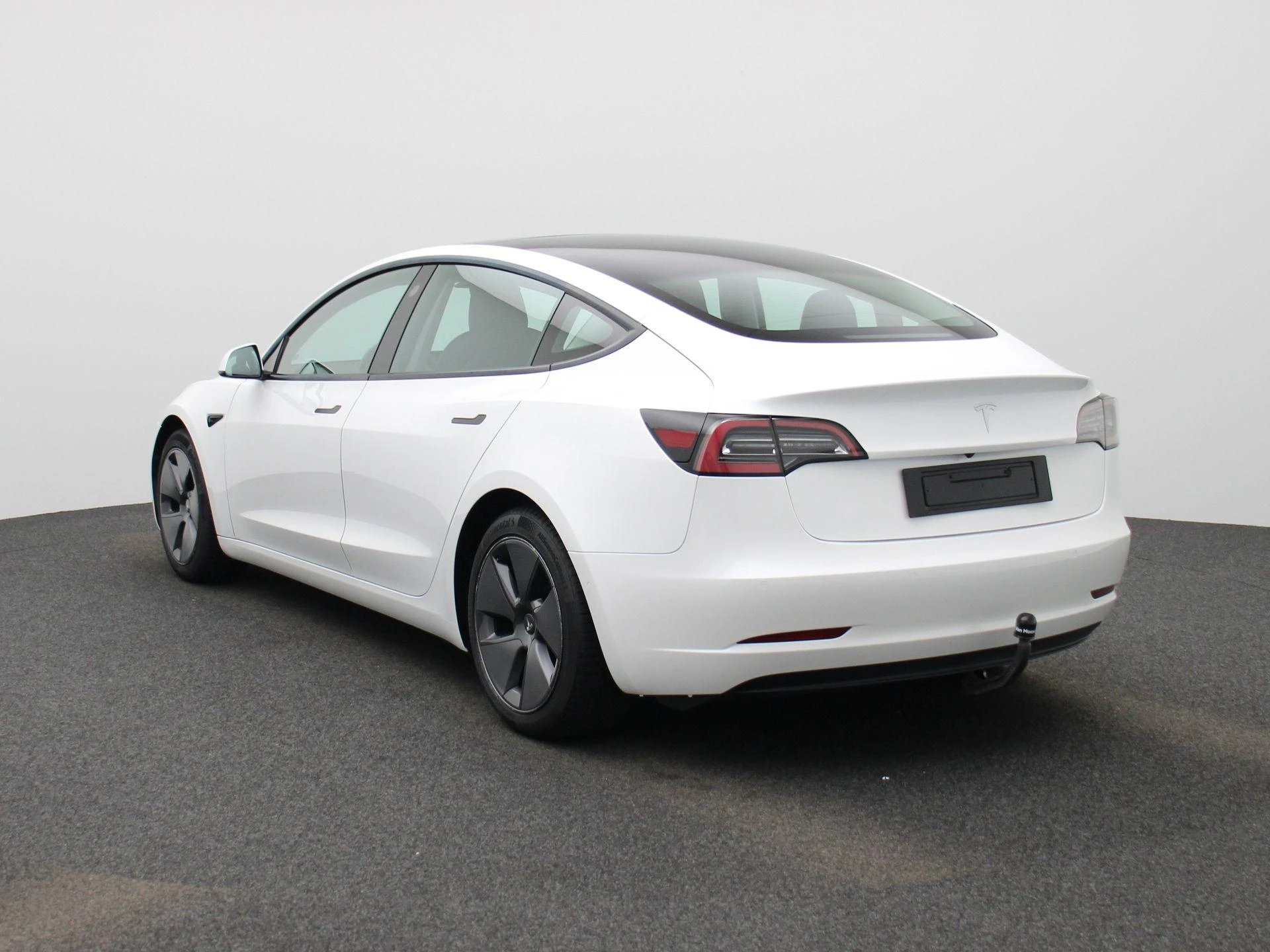 Tesla-Model 3-image-1