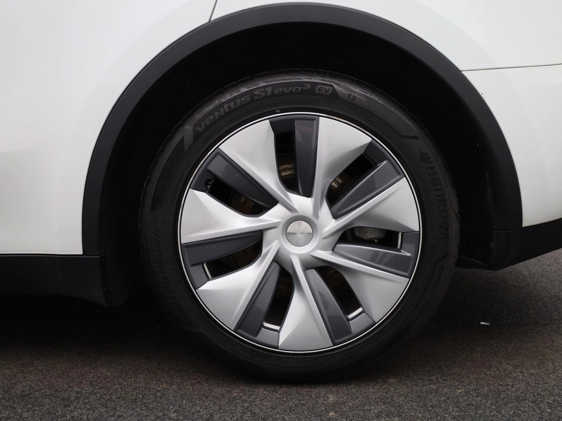 Tesla Model Y Long Range Dual Motor