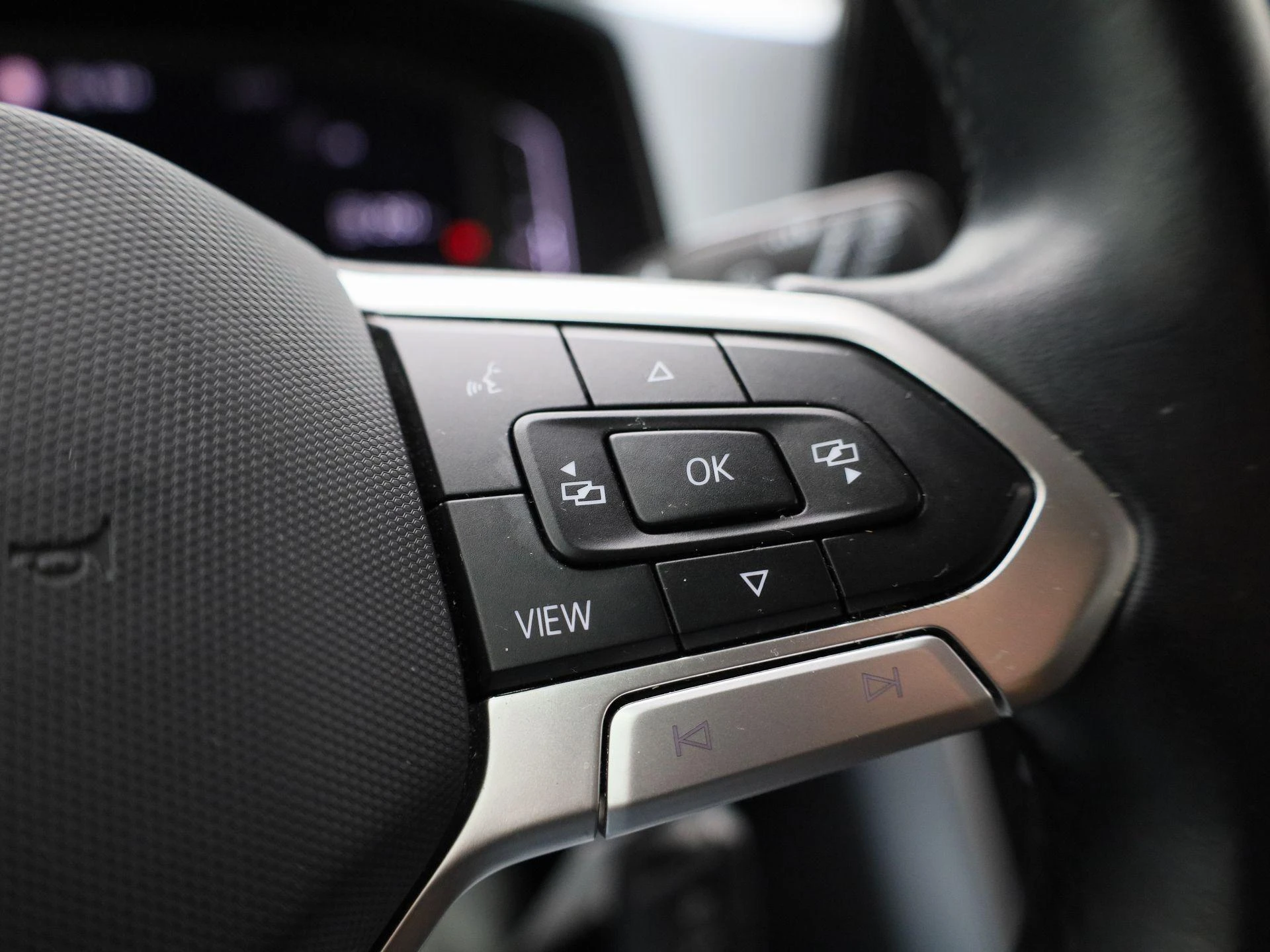 Volkswagen-T-Roc-image-16