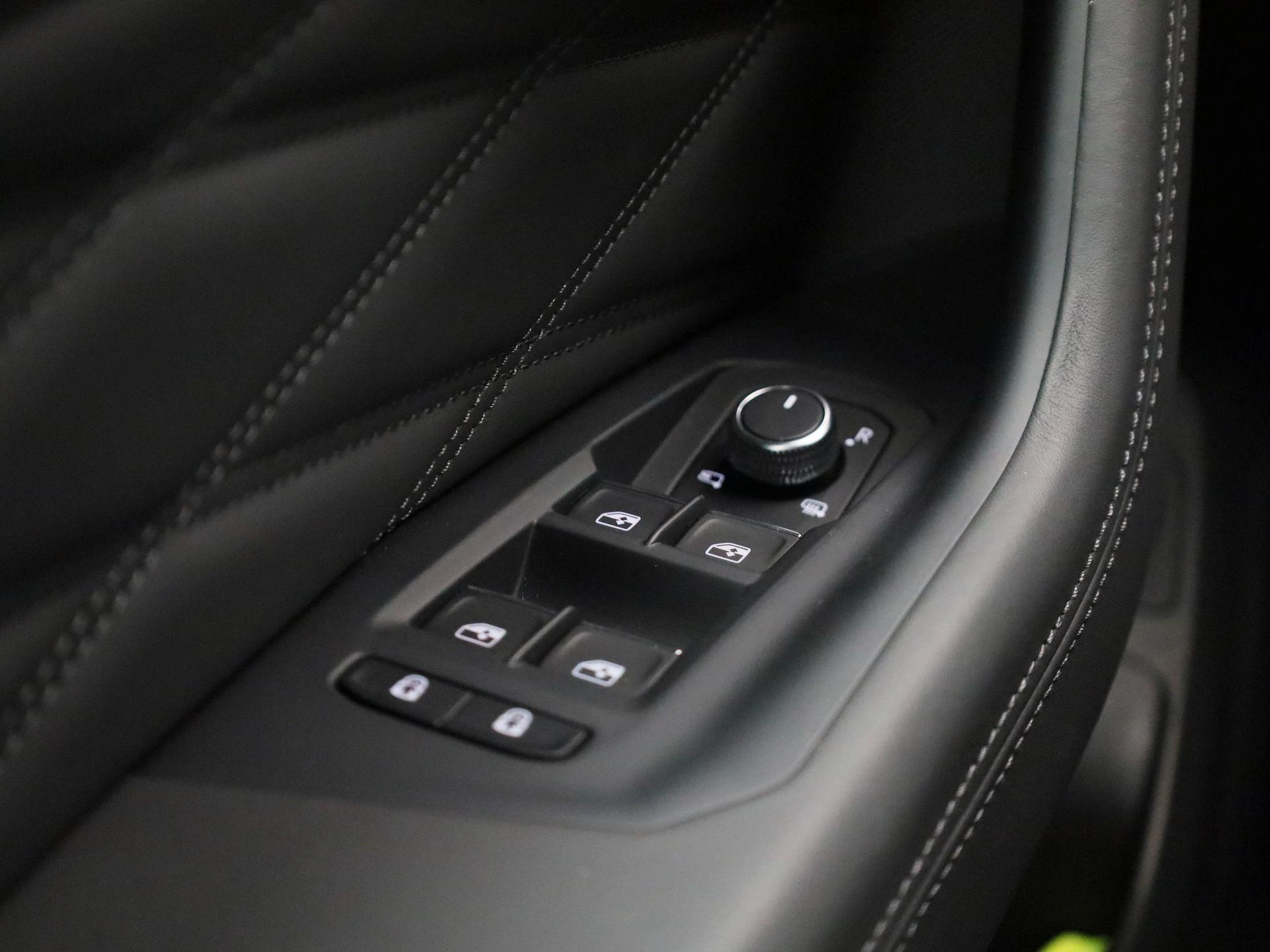Volkswagen-Touareg-image-38