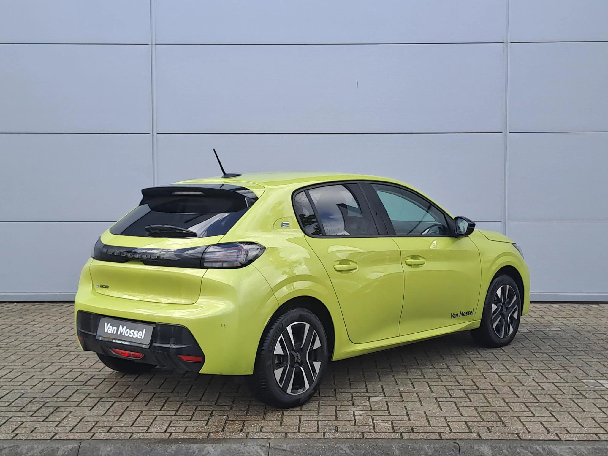 Peugeot-e-208-image-7