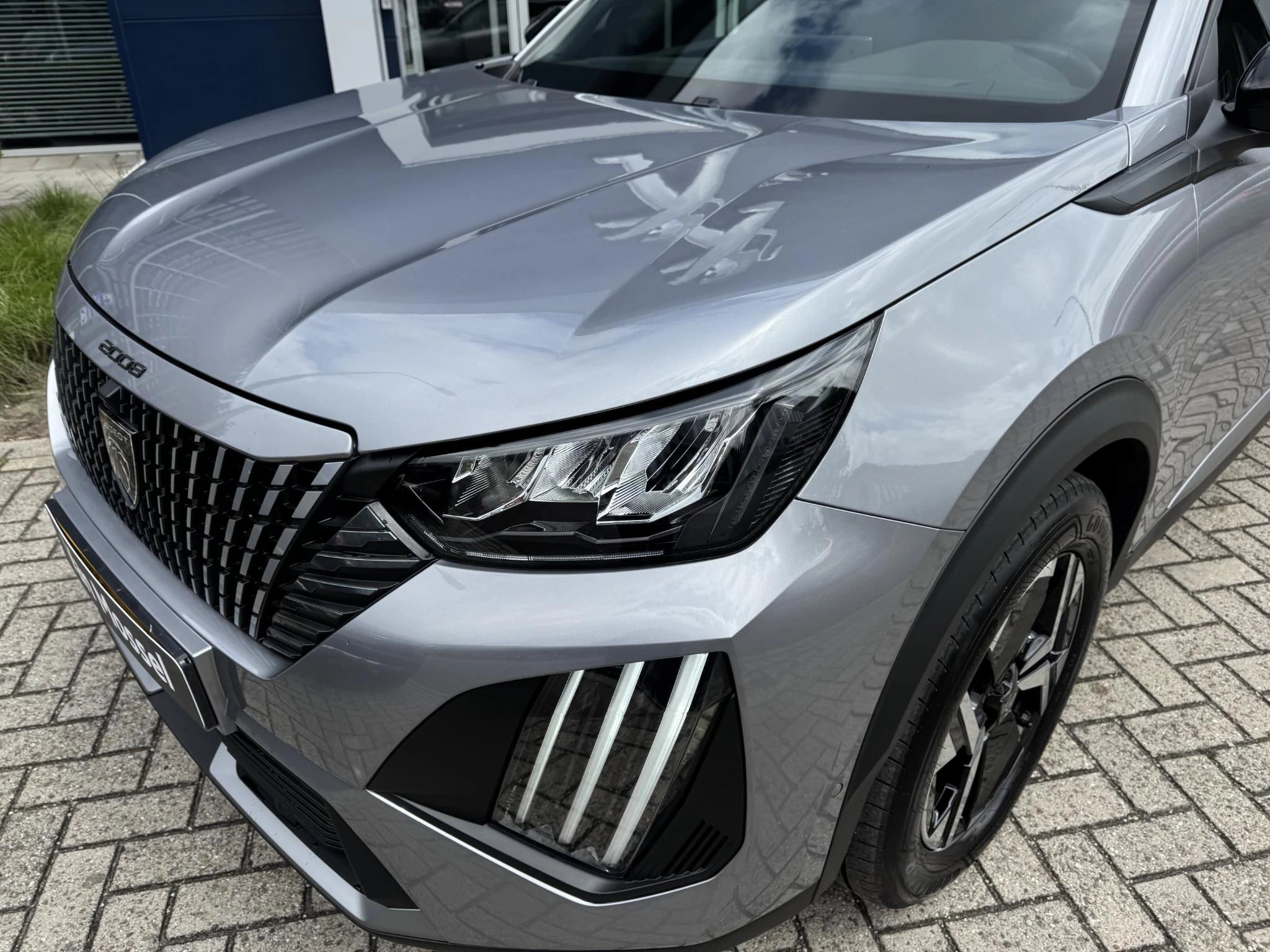 Peugeot 2008 1.2 Hybrid 145 Allure