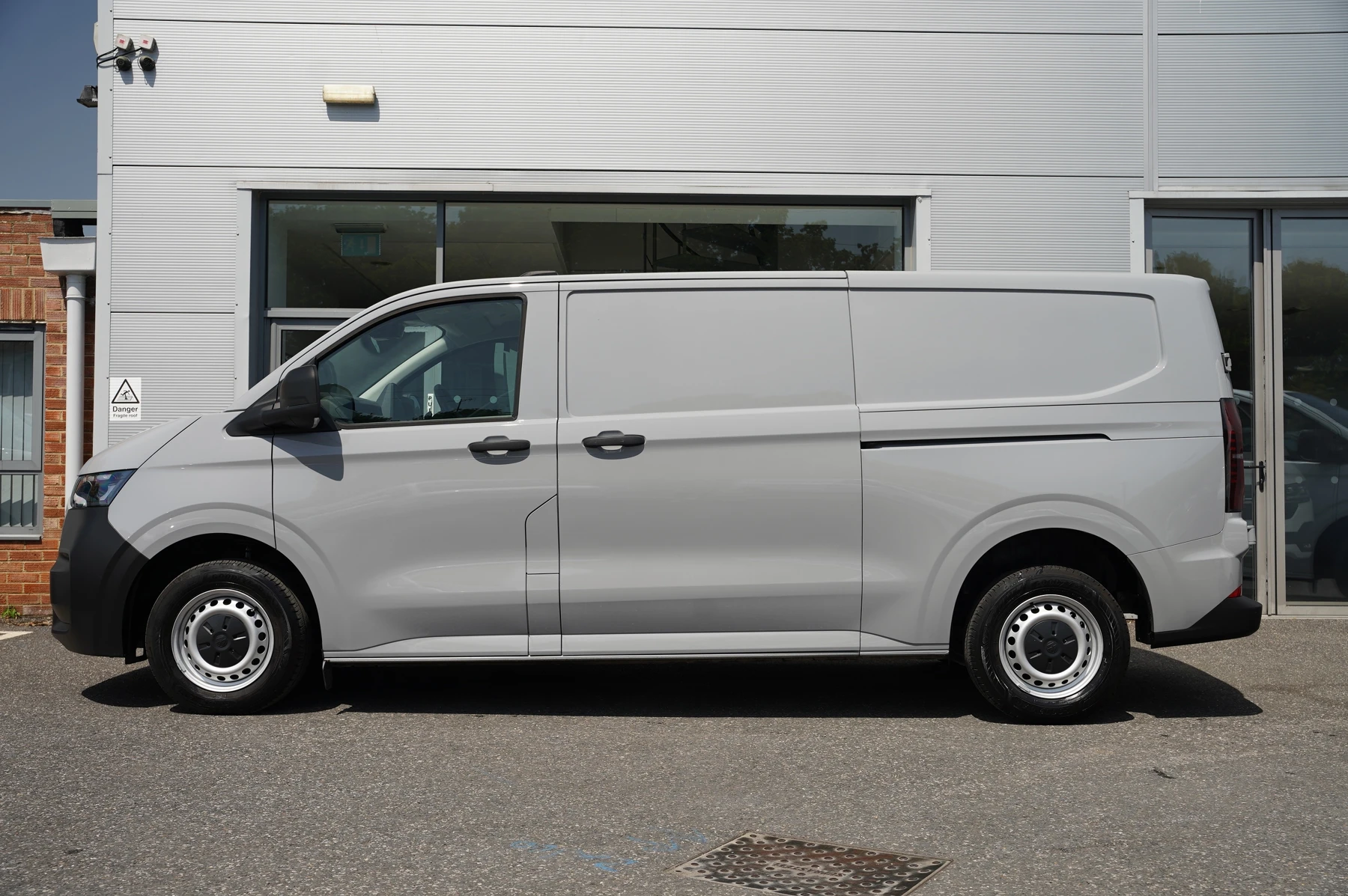 Volkswagen-Transporter-image-12