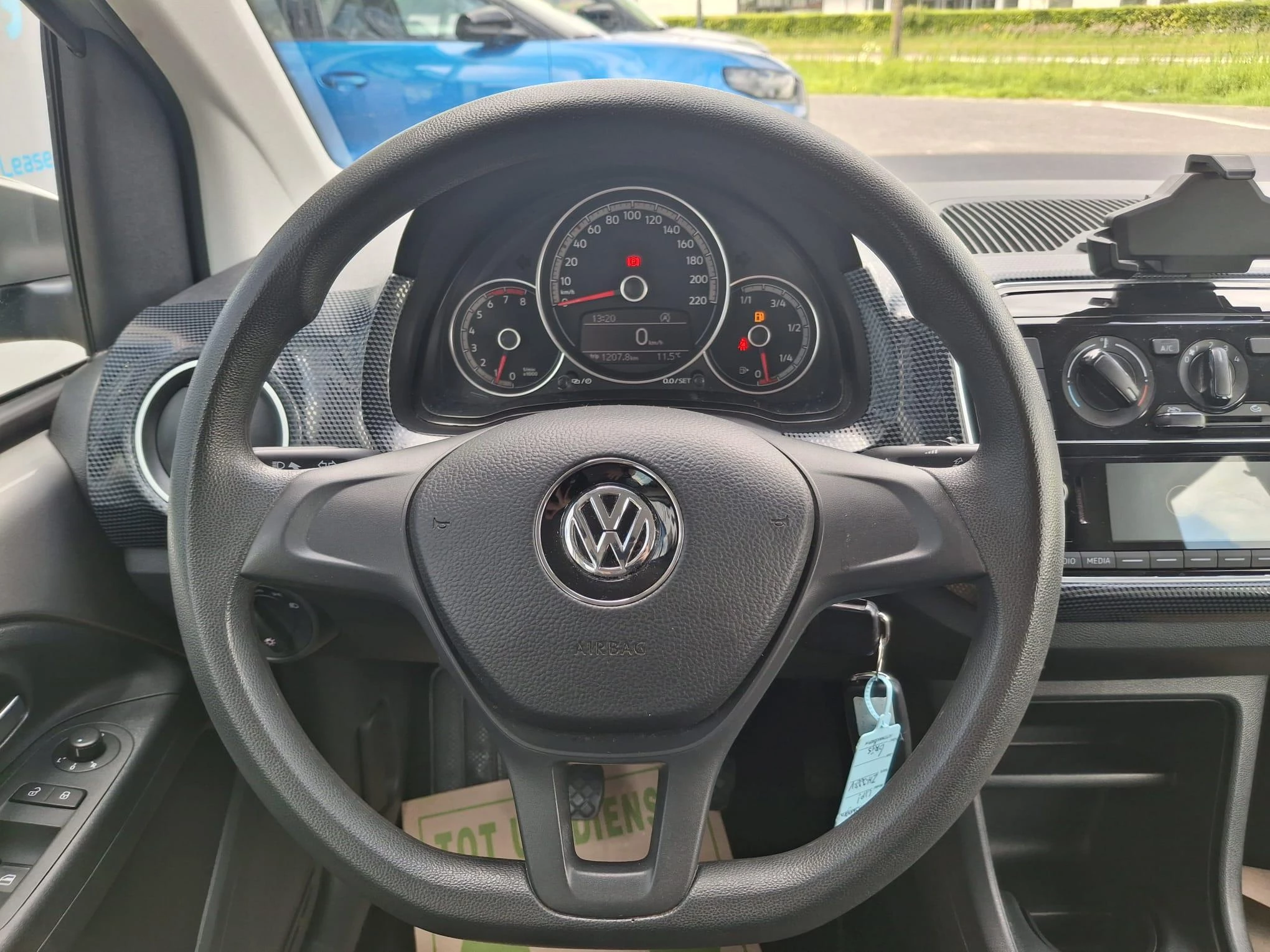 Volkswagen-up!-image-10
