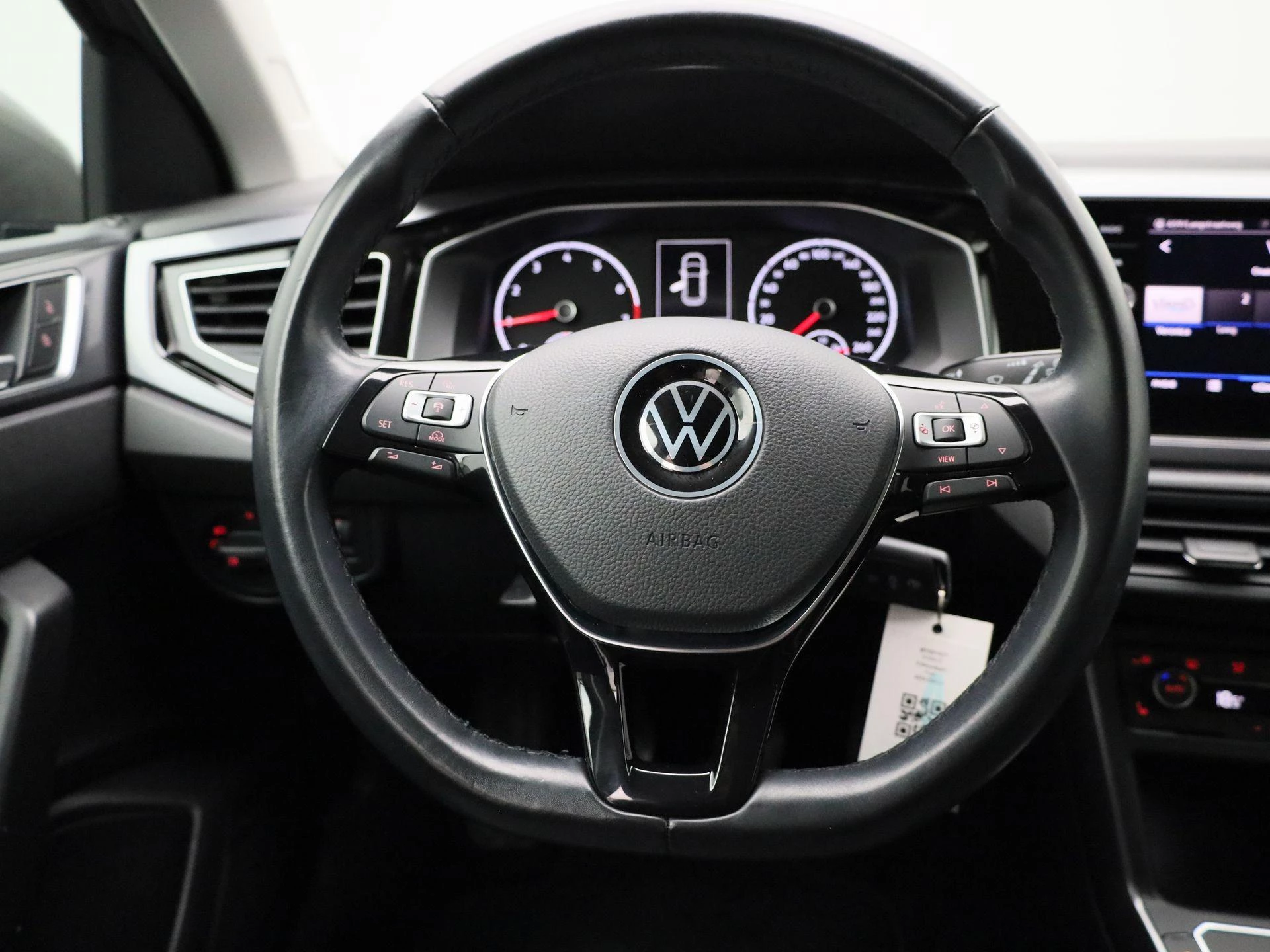 Volkswagen-Polo-image-6