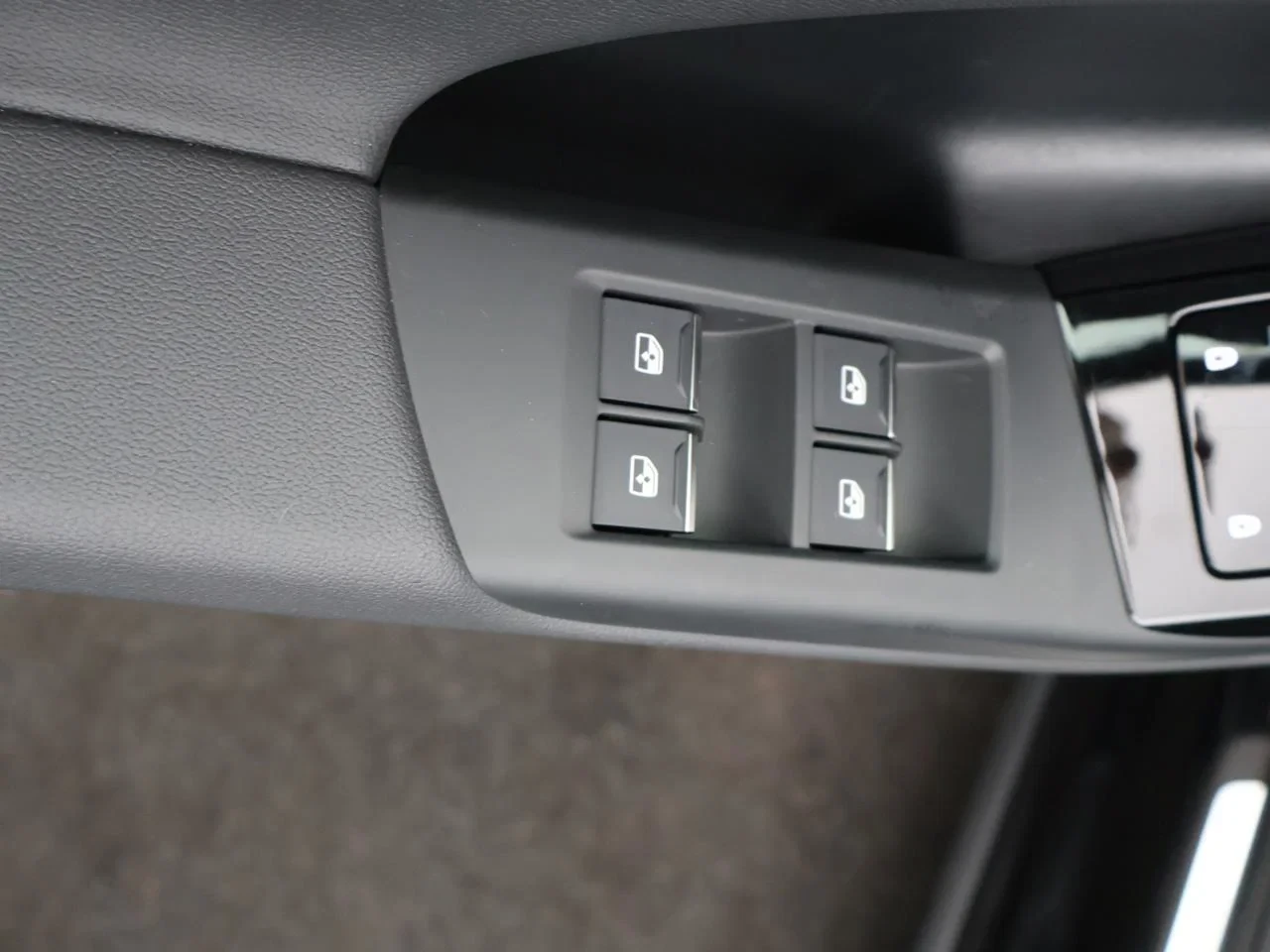 Audi Q6 e-tron Sportback e-Tron 83 kWh 252PK Advanced *NAVI*APP CONNECT*BLTH*CRUISE*DIGITAL DASHOBOARD*ZETELVERWARMNG*SPORTSEATS*ADAPTIVE CRUIS