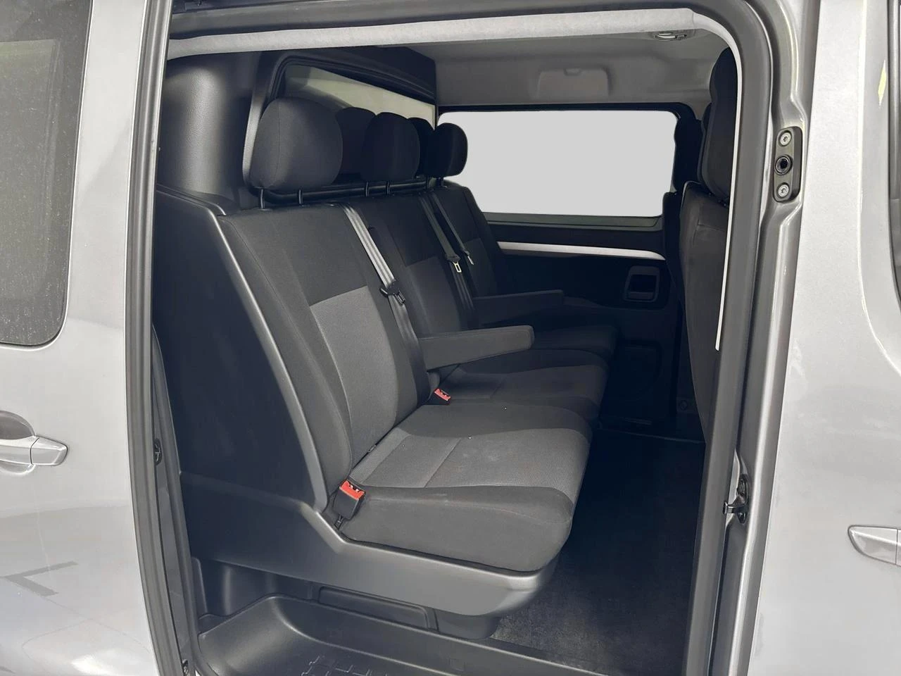 Opel-Vivaro-image-13
