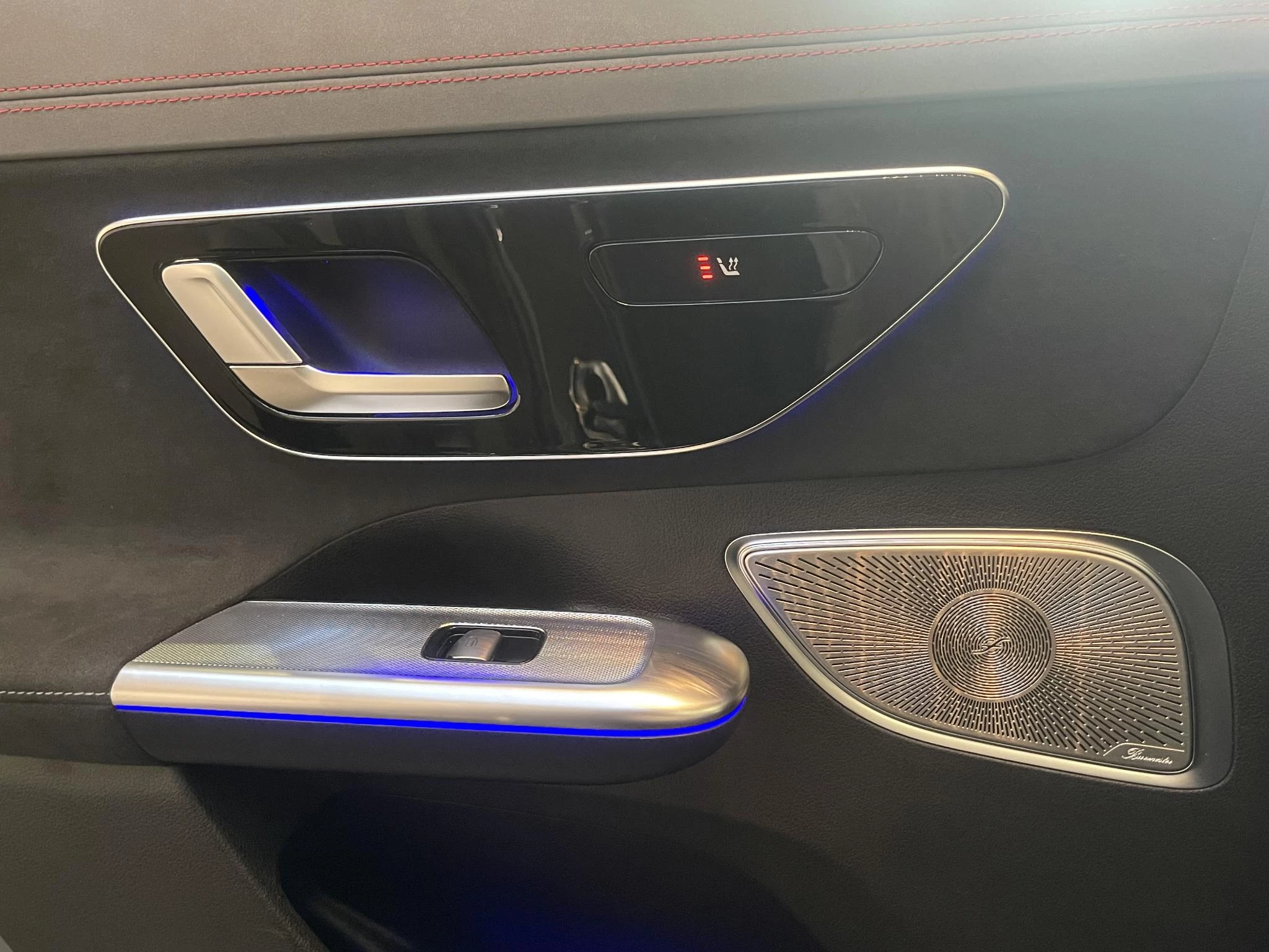 Mercedes-Benz-EQE-image-17