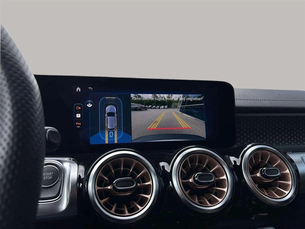 Mercedes-Benz-EQB-image-14